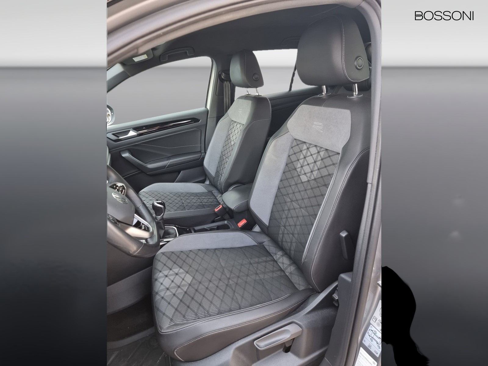 8 - Volkswagen T-Roc 1.0 tsi 110cv r line