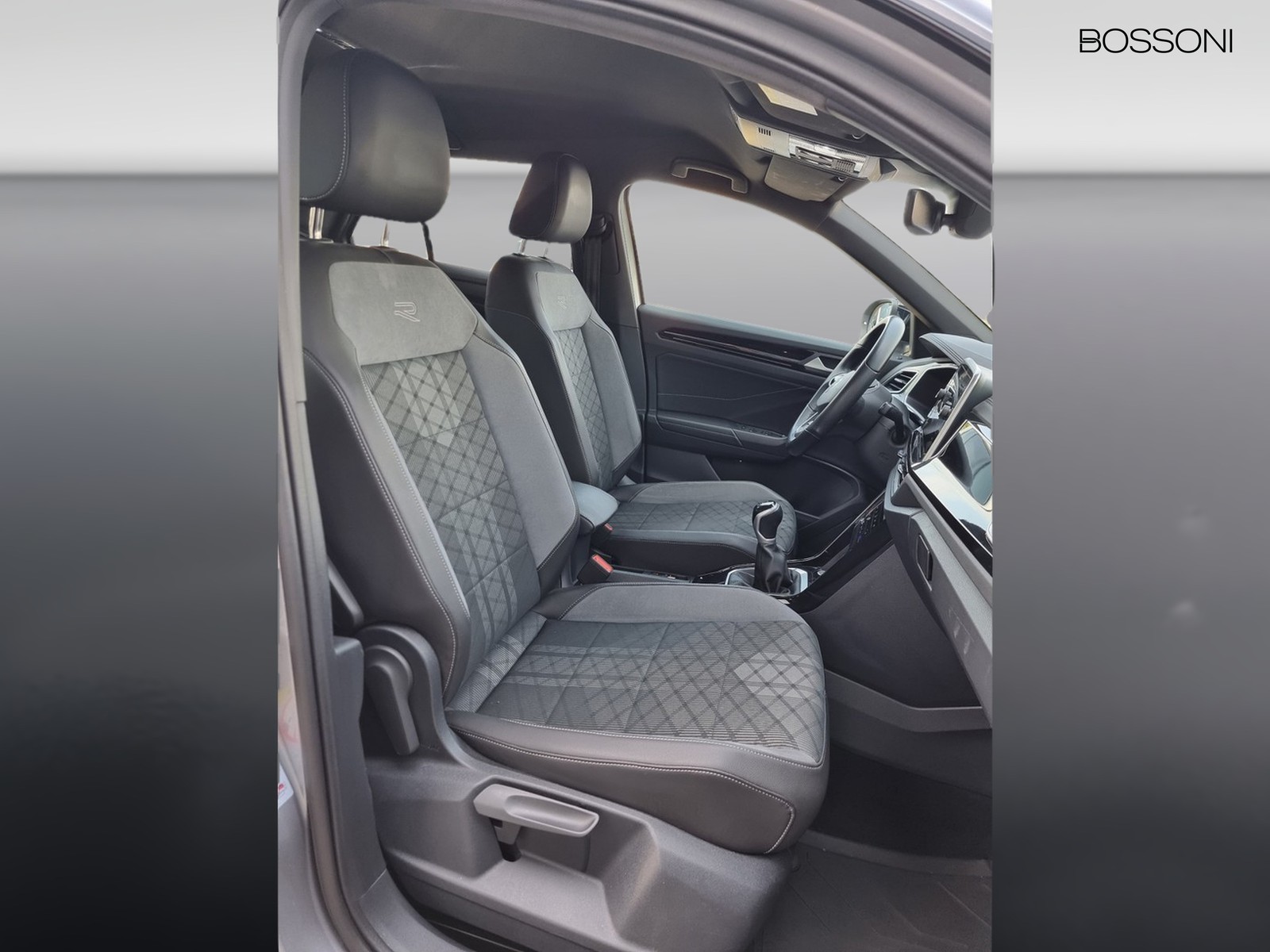 12 - Volkswagen T-Roc 1.0 tsi 110cv r line