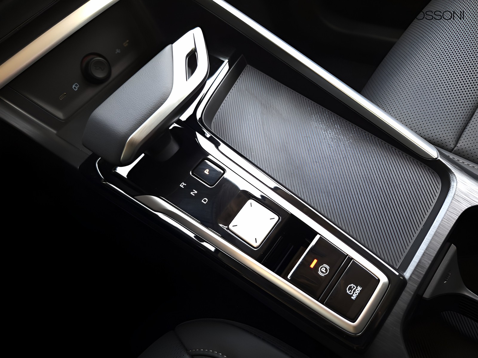18 - Mg ZS 1.5 hybrid+ luxury auto