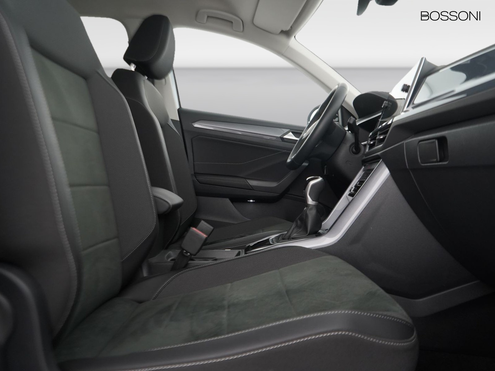 8 - Volkswagen T-Roc 1.0 tsi 110cv style