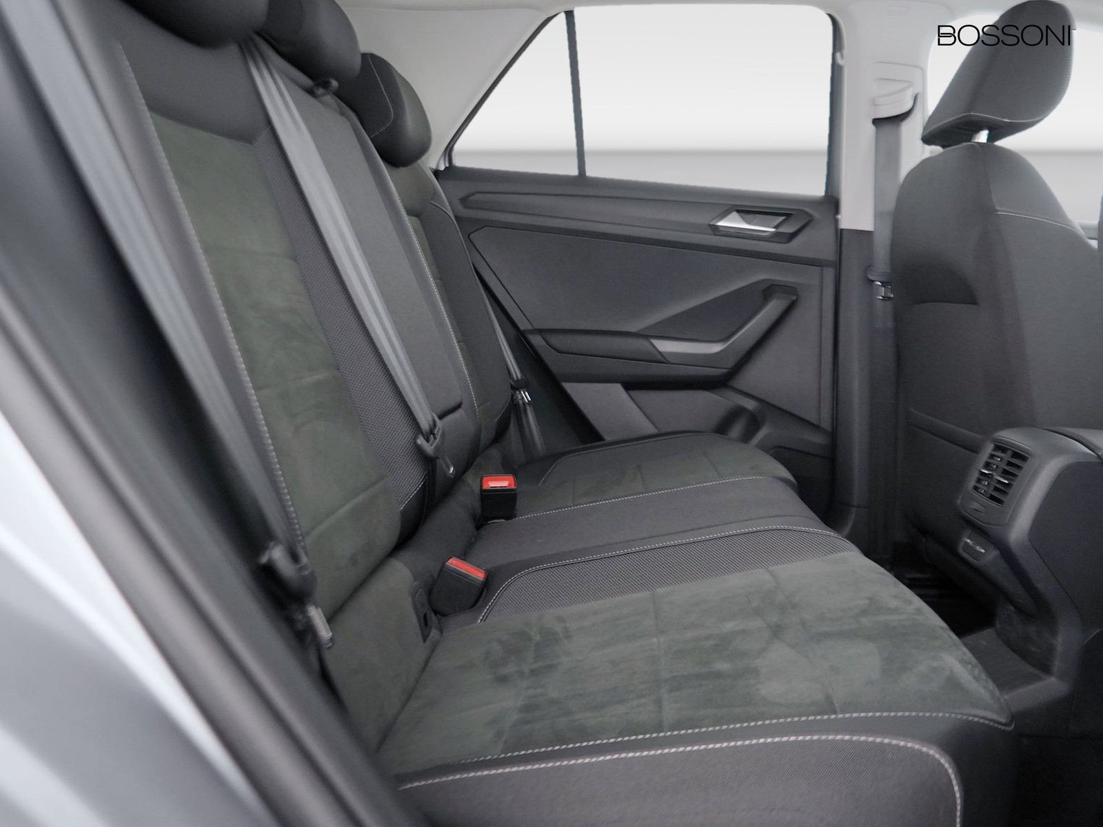 9 - Volkswagen T-Roc 1.0 tsi 110cv style