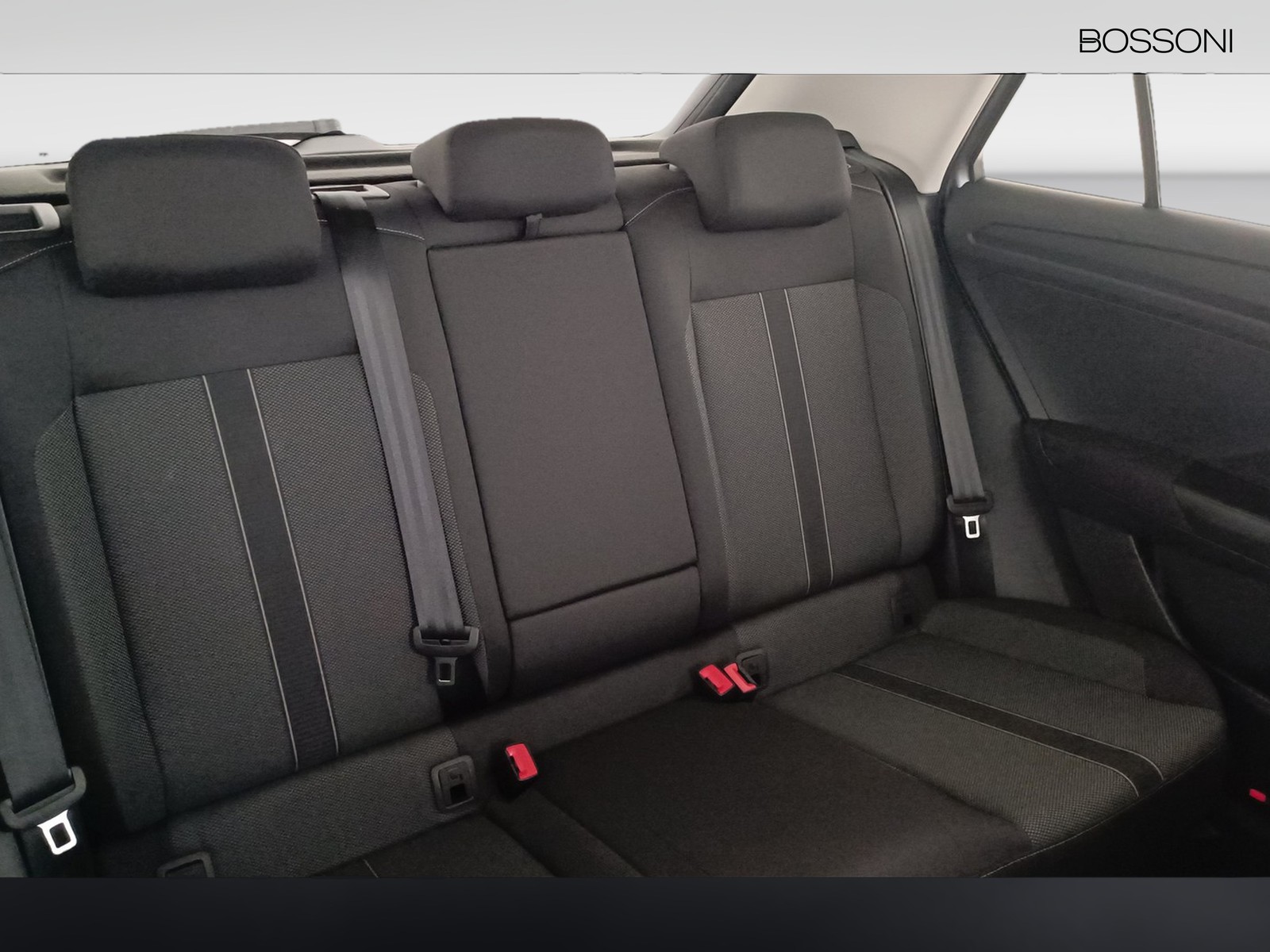 33 - Volkswagen T-Roc 1.5 tsi act sport dsg
