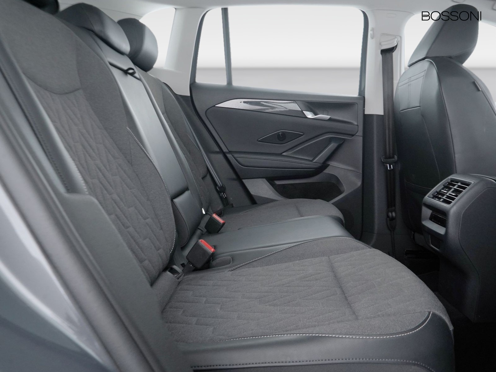 9 - Volkswagen Tiguan 2.0 tdi scr 150cv life dsg