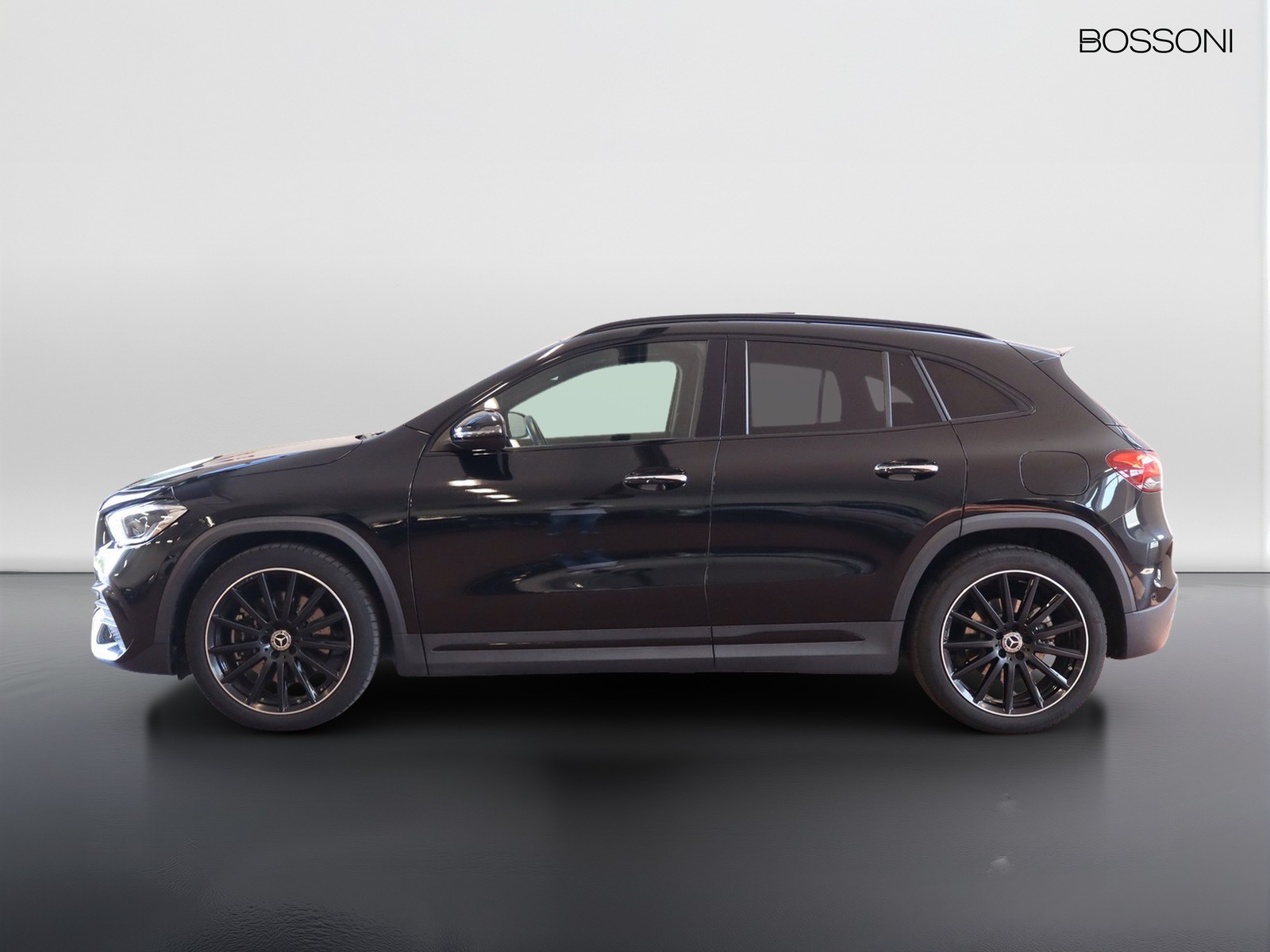 3 - Mercedes GLA 250 premium 4matic 8g-dct