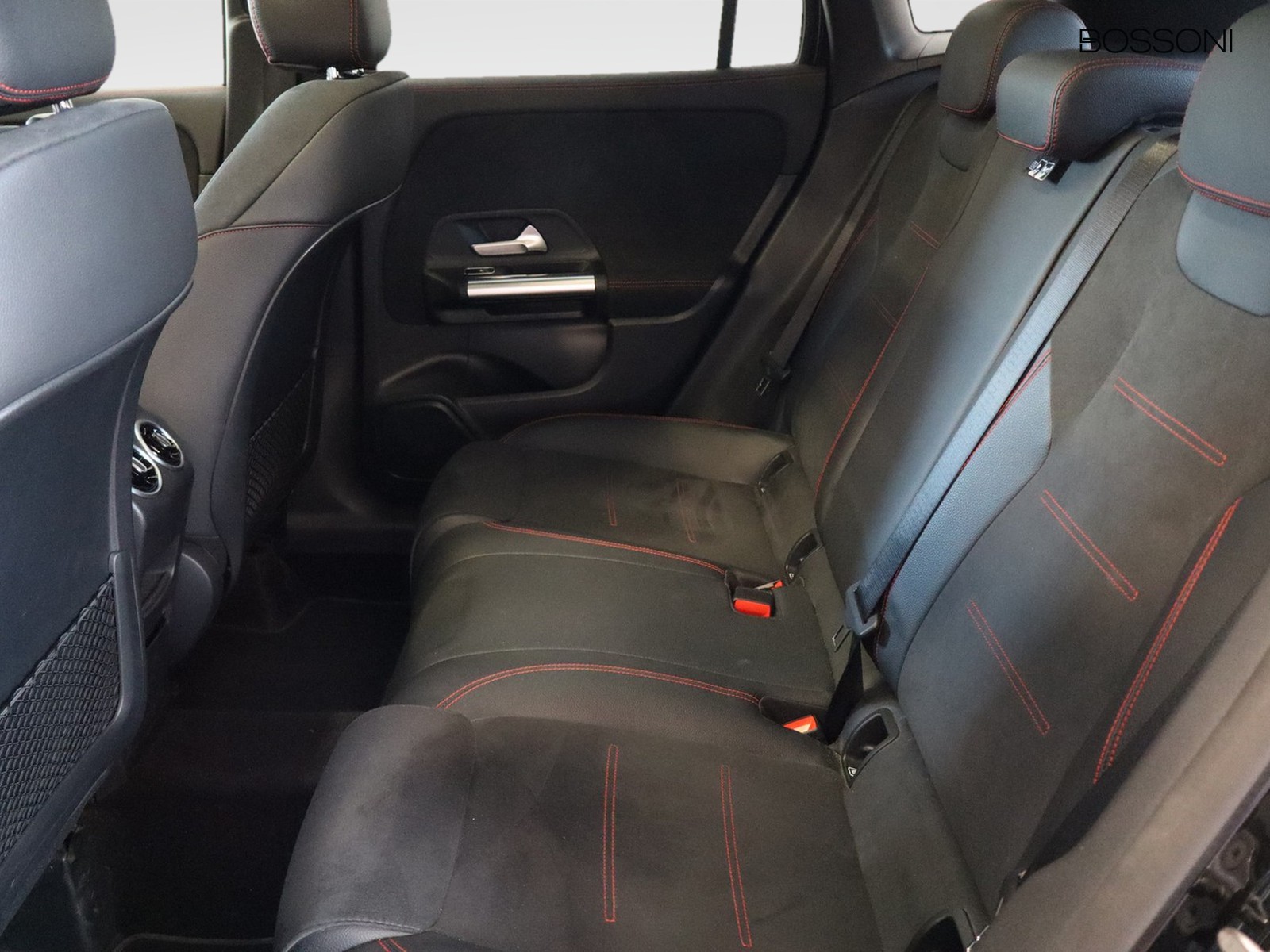 8 - Mercedes GLA 250 premium 4matic 8g-dct