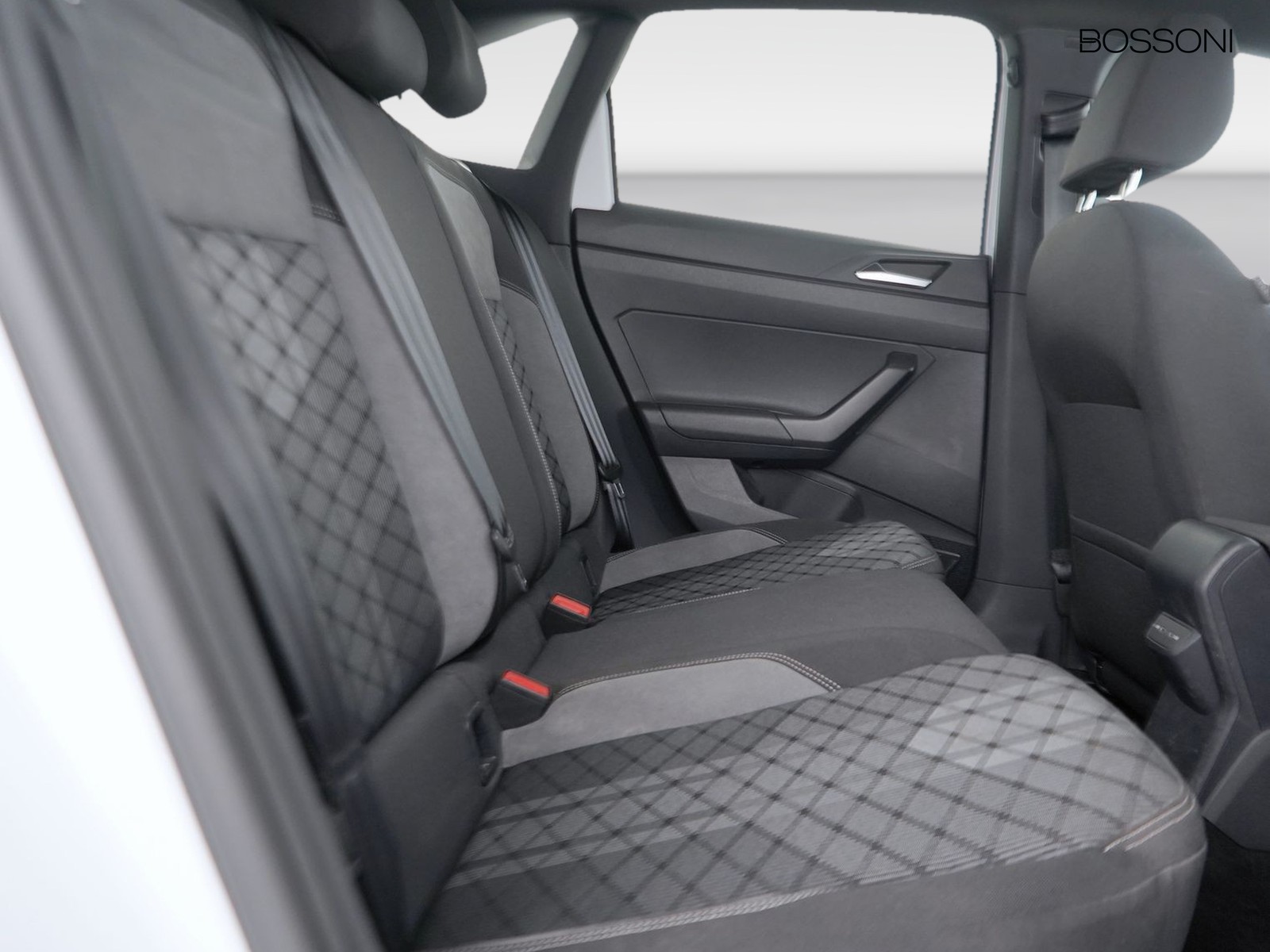 9 - Volkswagen Taigo 1.5 tsi act 150cv r-line dsg