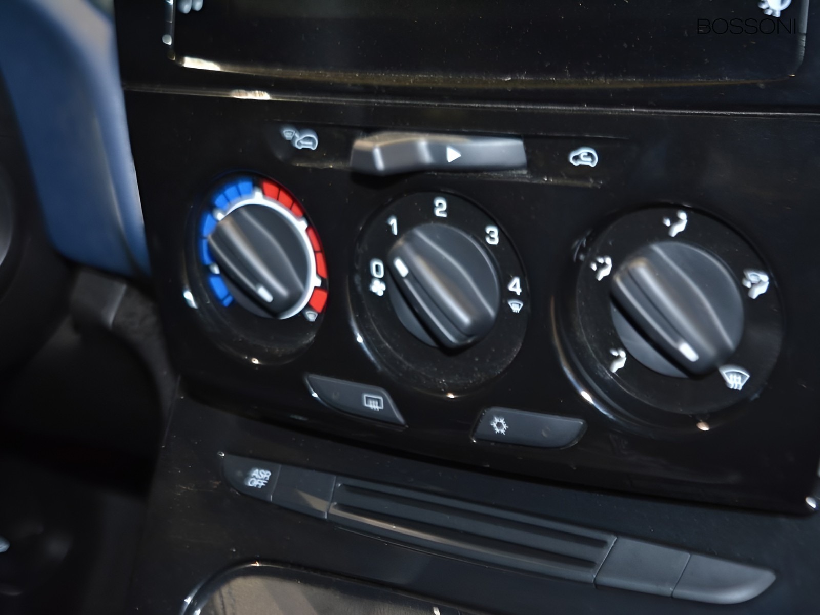 11 - Lancia Ypsilon 1.0 firefly hybrid 70cv platino s&s