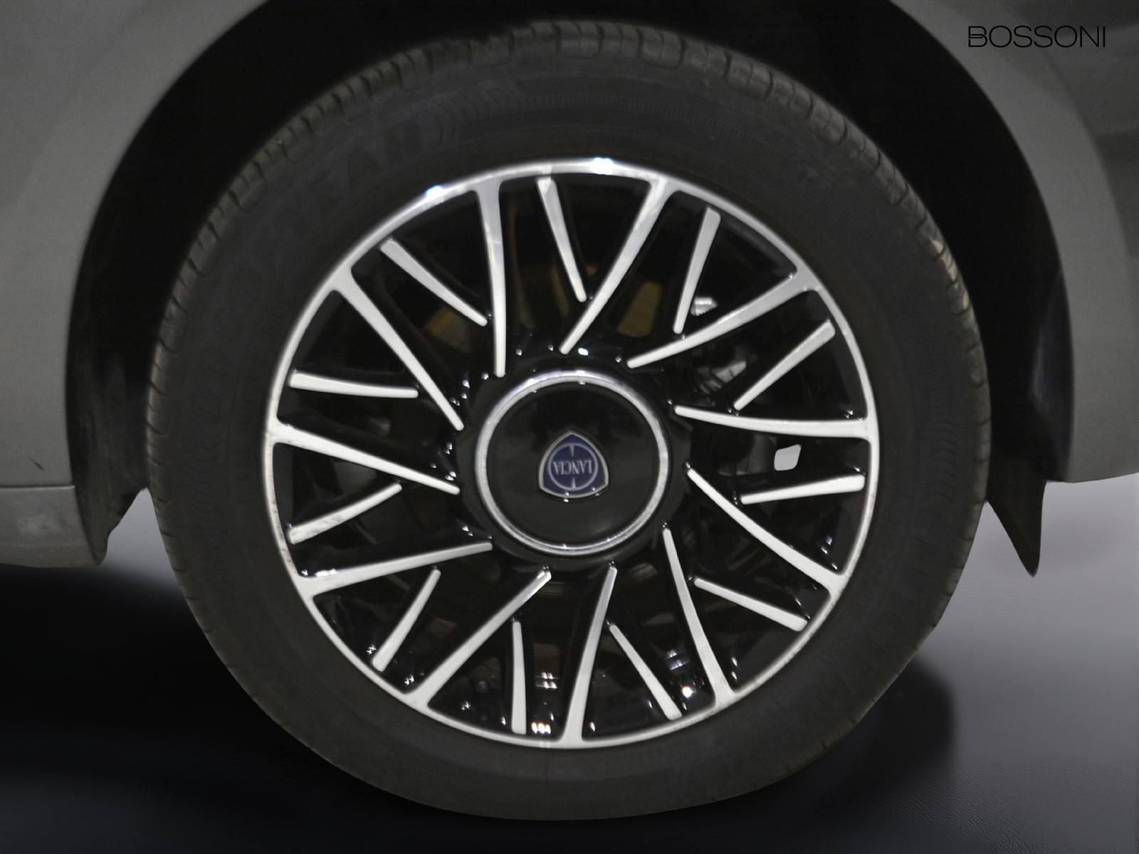 17 - Lancia Ypsilon 1.0 firefly hybrid 70cv platino s&s