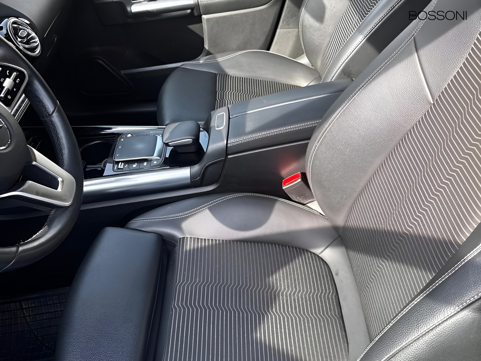23 - Mercedes GLA 250 e plug in hybrid (e eq-power) sport plus 8g-dct