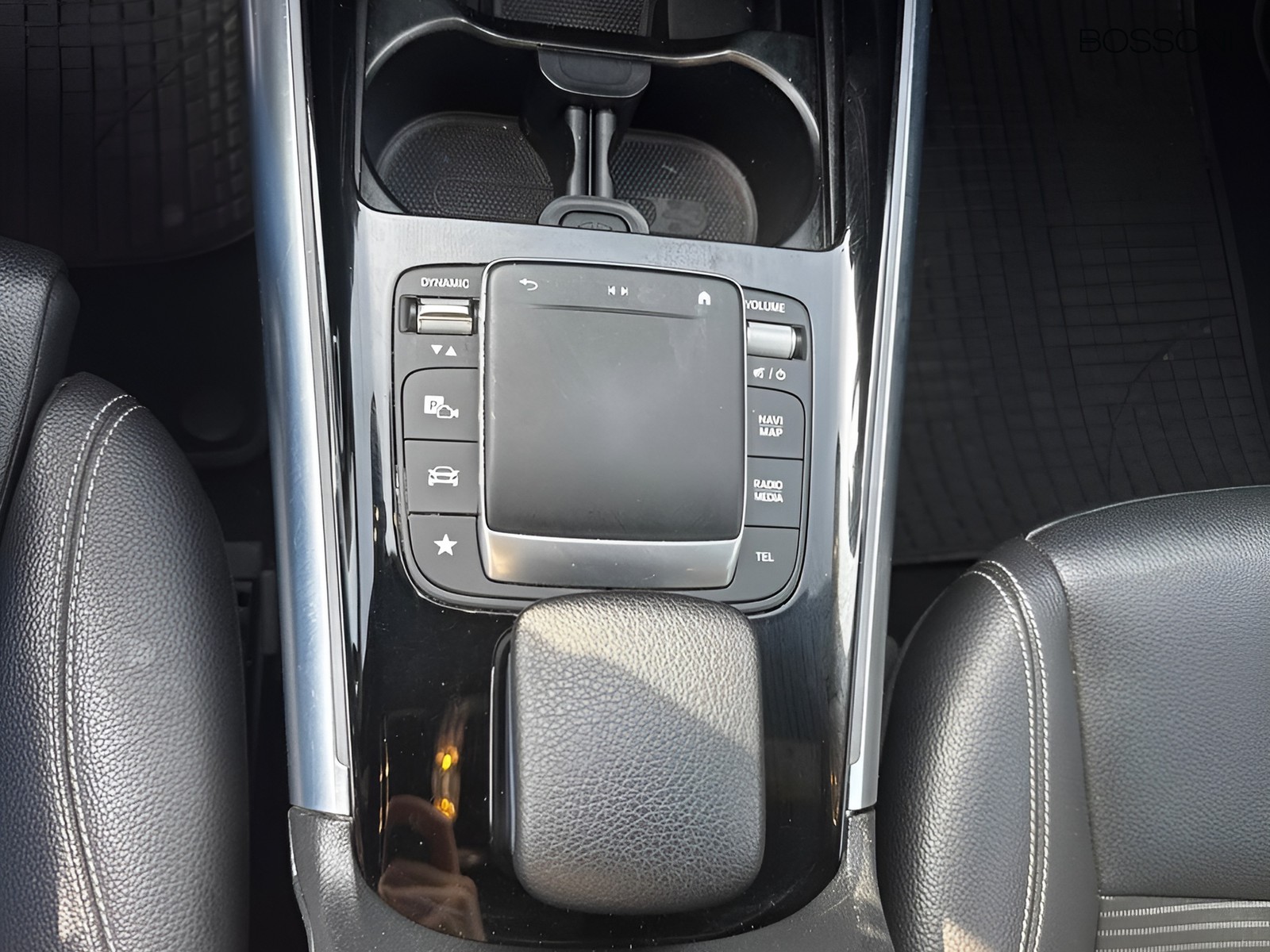 24 - Mercedes GLA 250 e plug in hybrid (e eq-power) sport plus 8g-dct