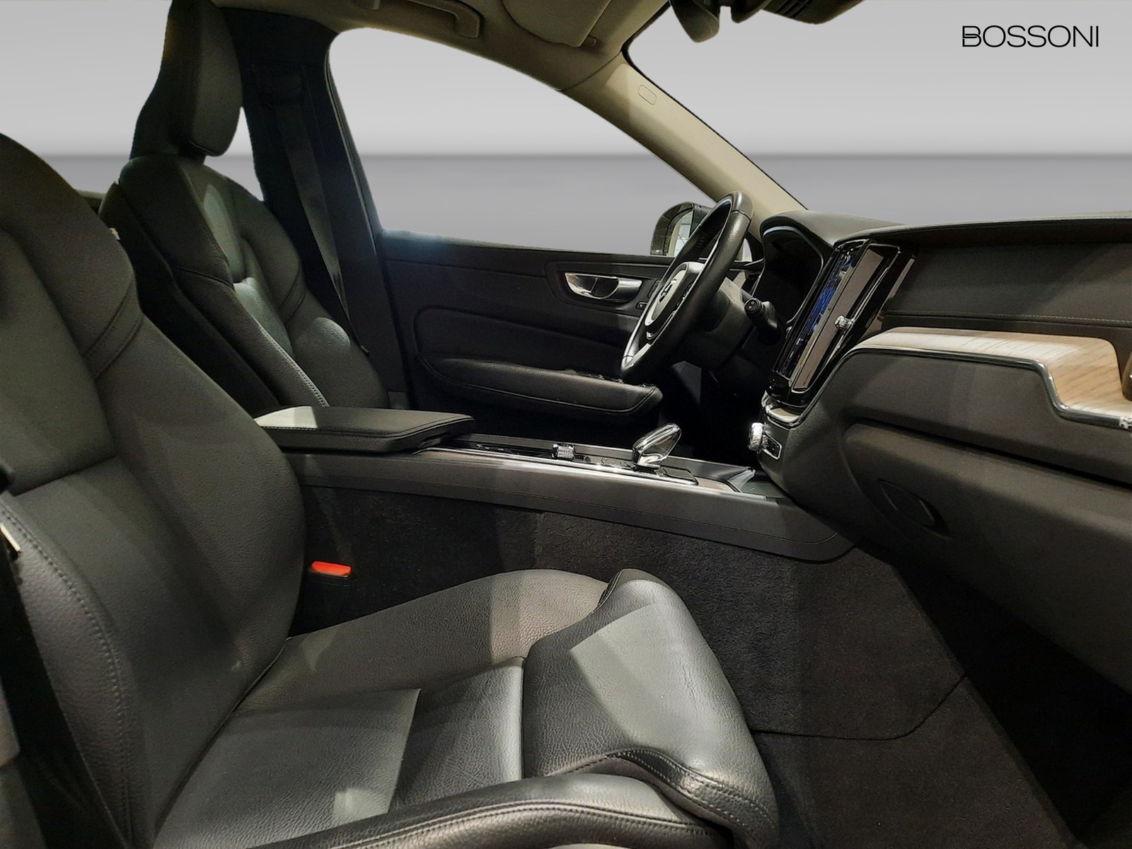 16 - Volvo XC60 2.0 b4 inscription awd automatico
