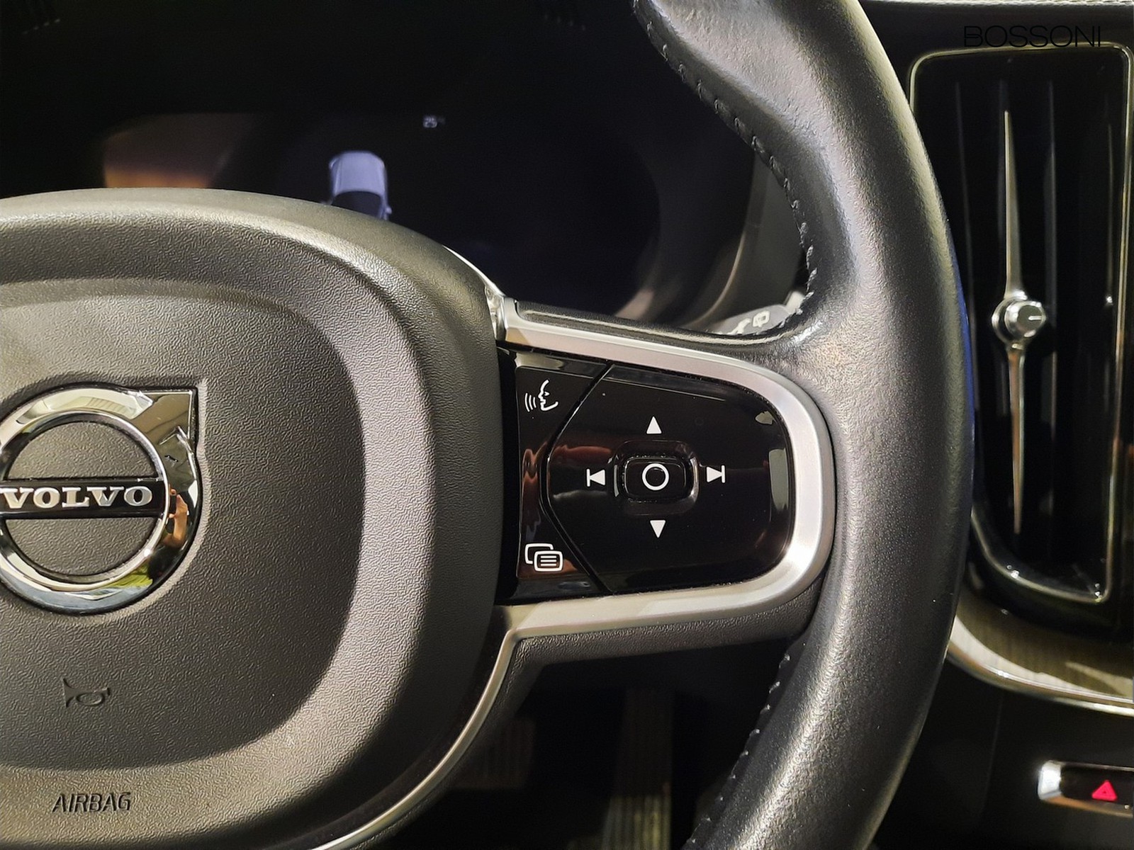 20 - Volvo XC60 2.0 b4 inscription awd automatico