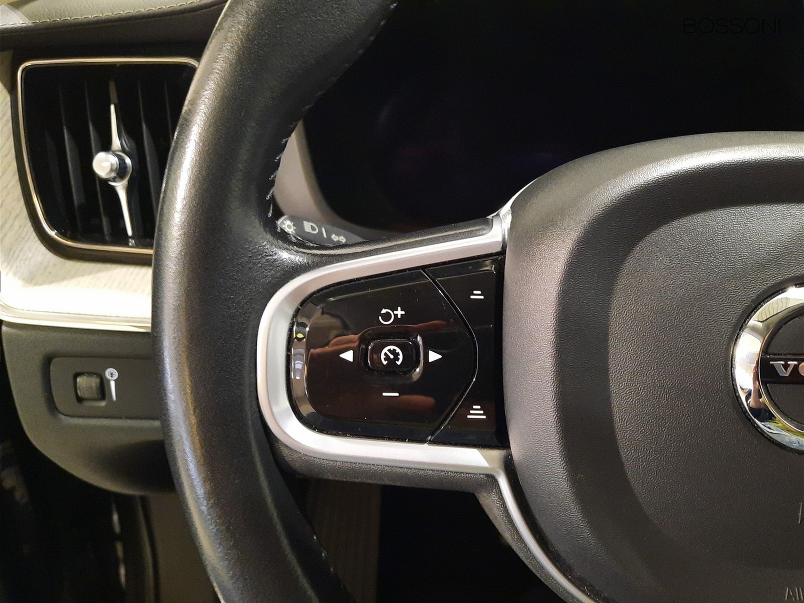 21 - Volvo XC60 2.0 b4 inscription awd automatico