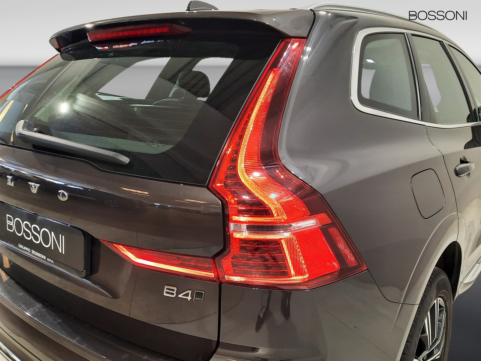 27 - Volvo XC60 2.0 b4 inscription awd automatico