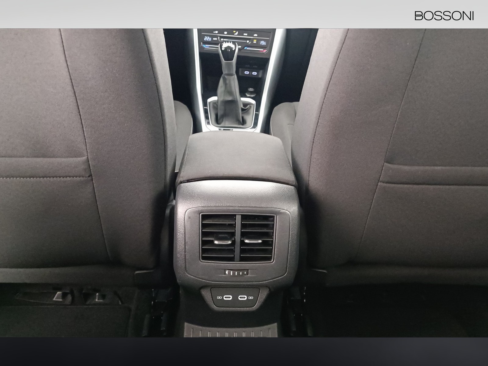 21 - Volkswagen T-Roc 1.0 tsi 110cv life