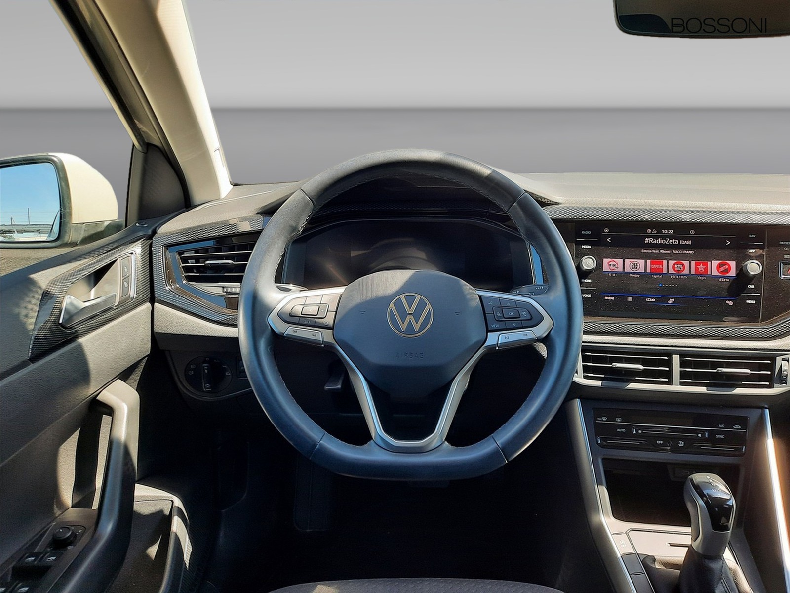 8 - Volkswagen Polo 1.0 tsi 95cv life dsg