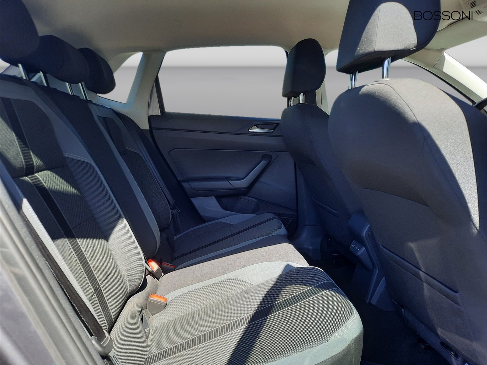 18 - Volkswagen Polo 1.0 tsi 95cv style