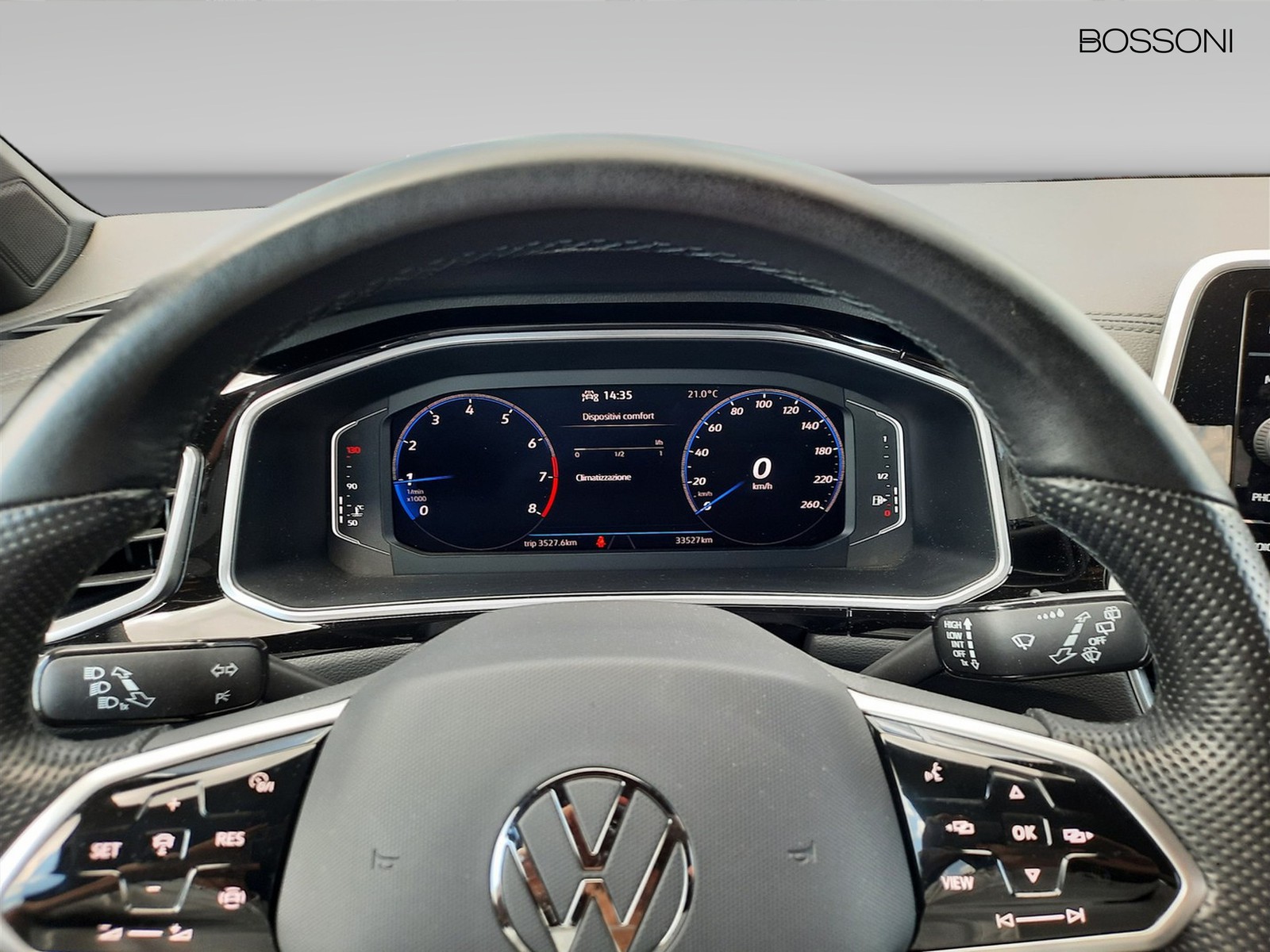 14 - Volkswagen T-Roc 1.0 tsi 110cv r line