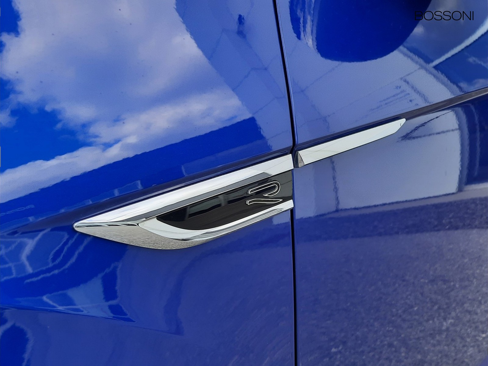 26 - Volkswagen T-Roc 1.0 tsi 110cv r line