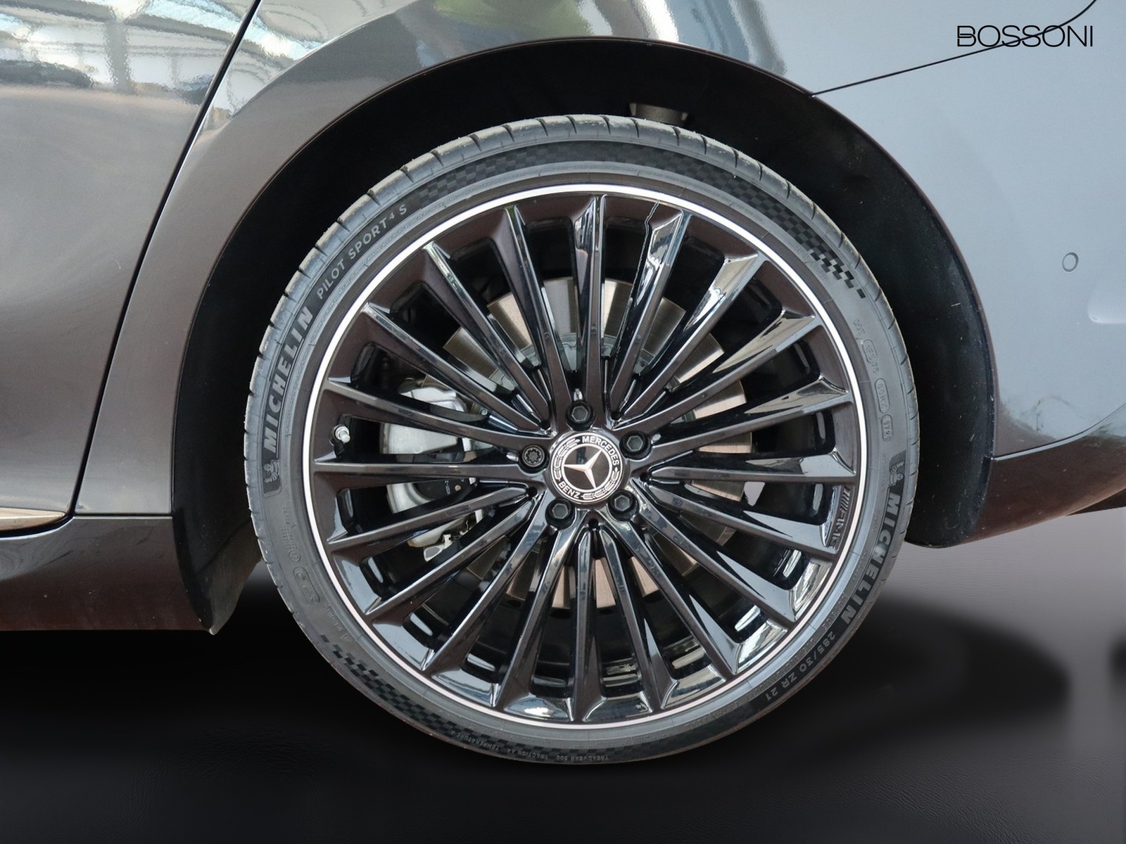 4 - Mercedes EQE 350 premium night edition 4matic