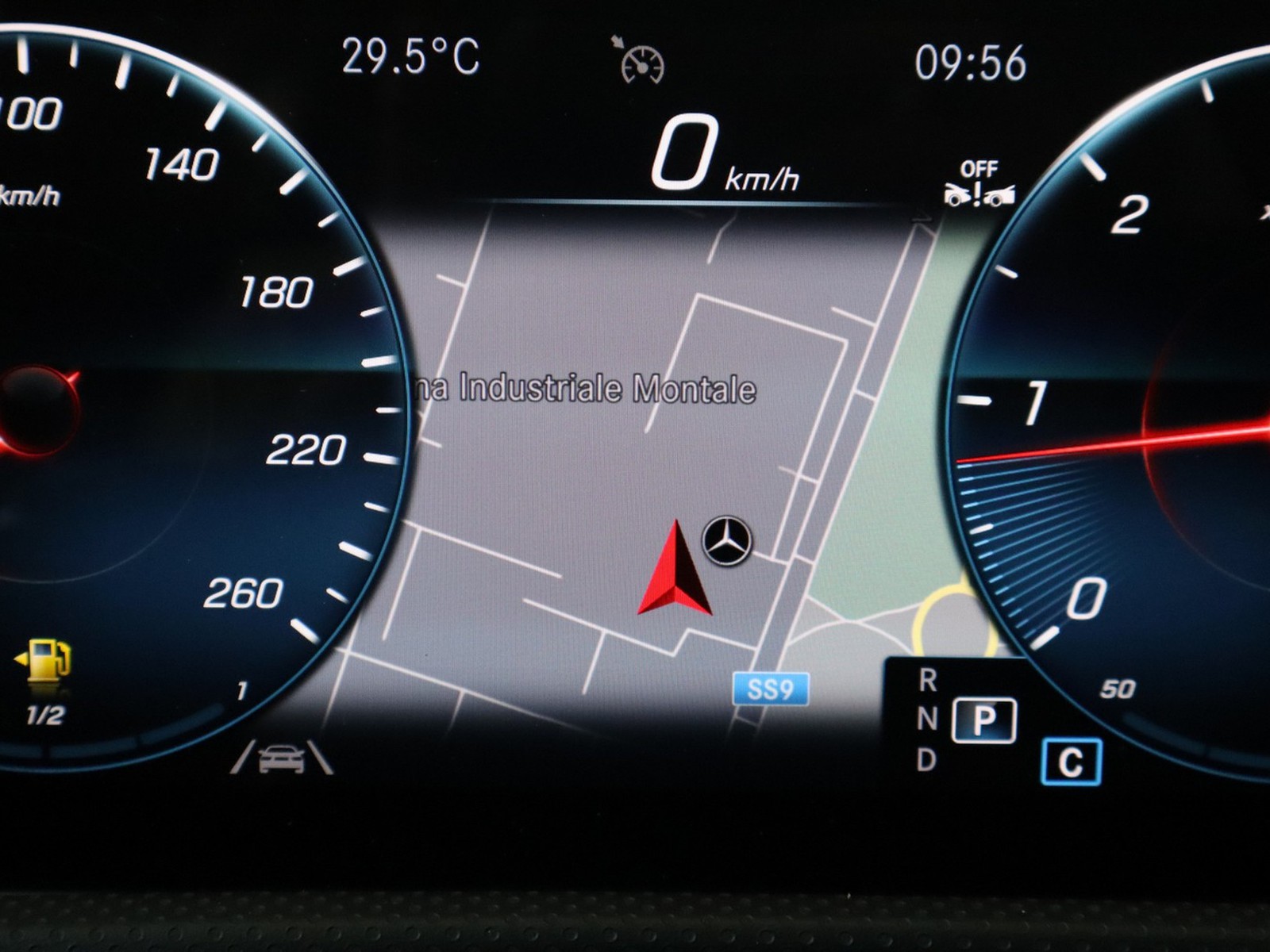 16 - Mercedes CLA shooting brake 180 d premium 8g-dct