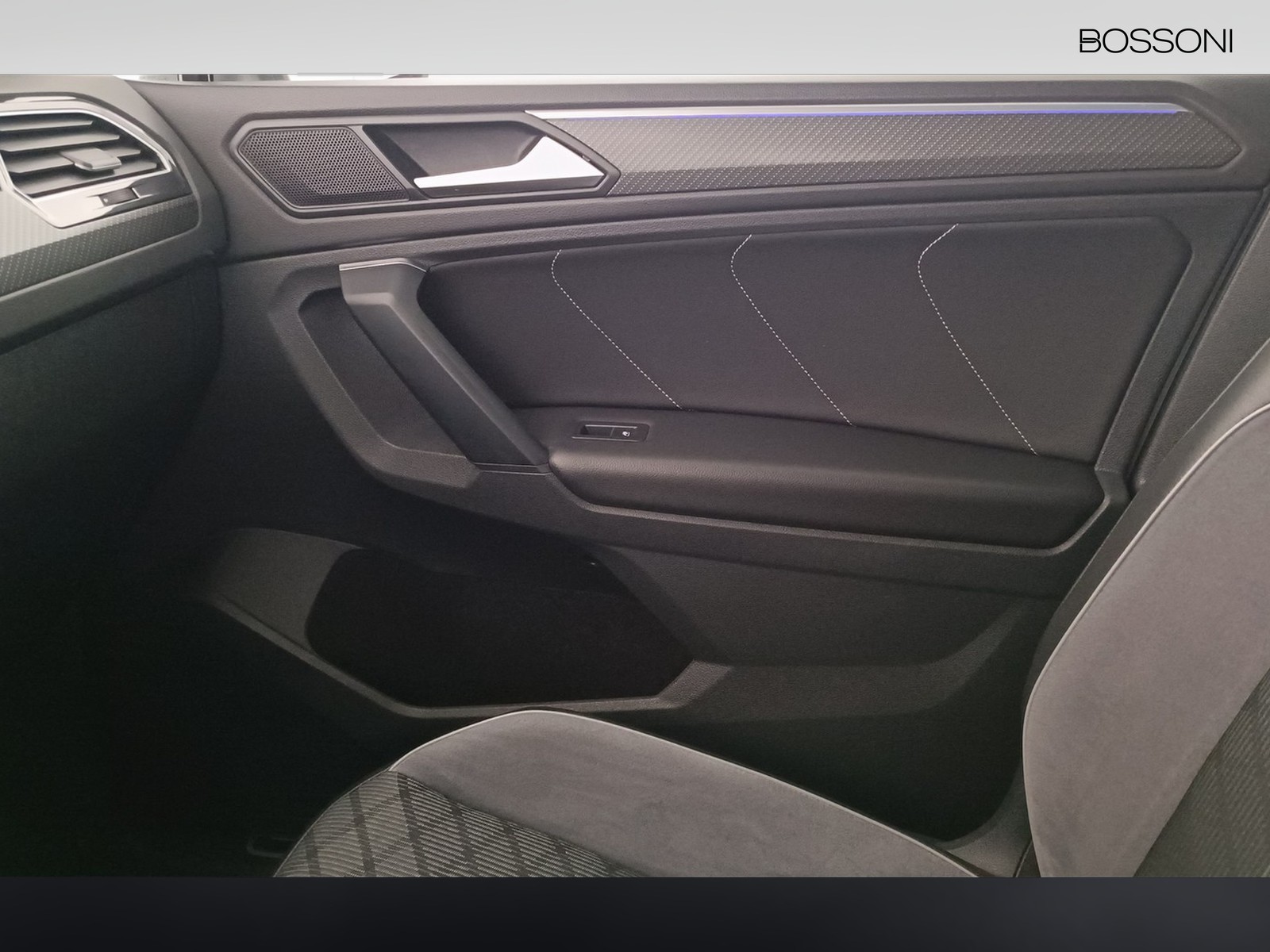 9 - Volkswagen Tiguan 2.0 tdi scr 150cv r-line dsg