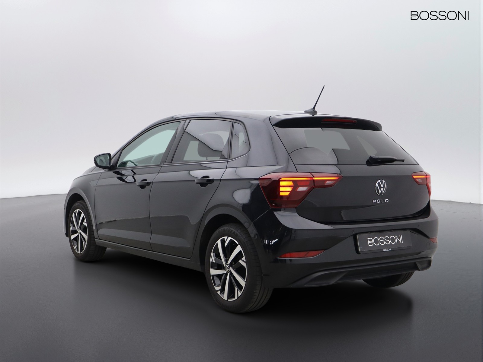 5 - Volkswagen Polo 1.0 80cv life