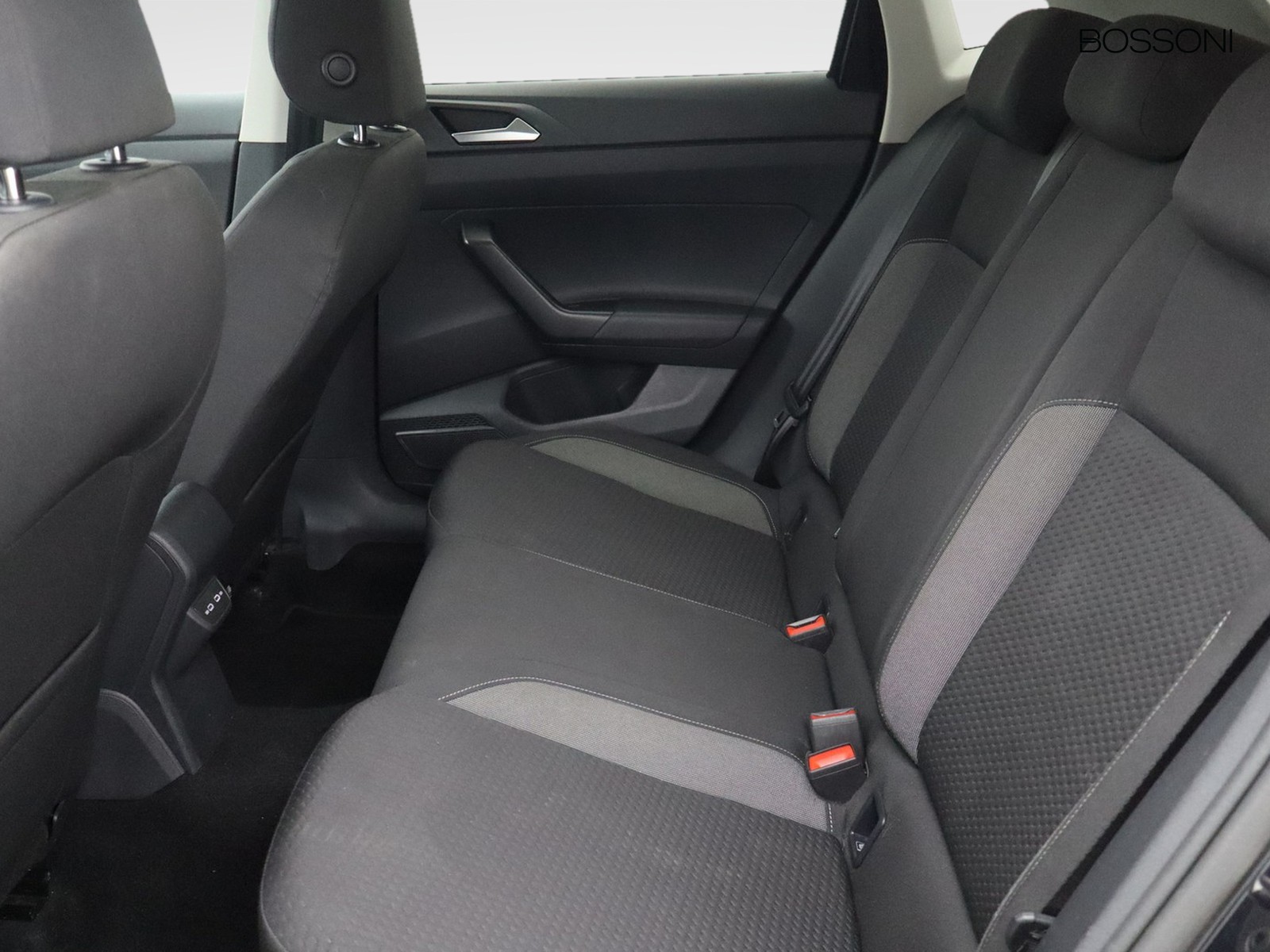 8 - Volkswagen Polo 1.0 80cv life