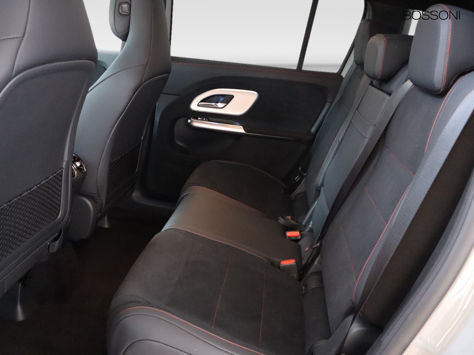 8 - Mercedes GLB eq 350 premium 4matic