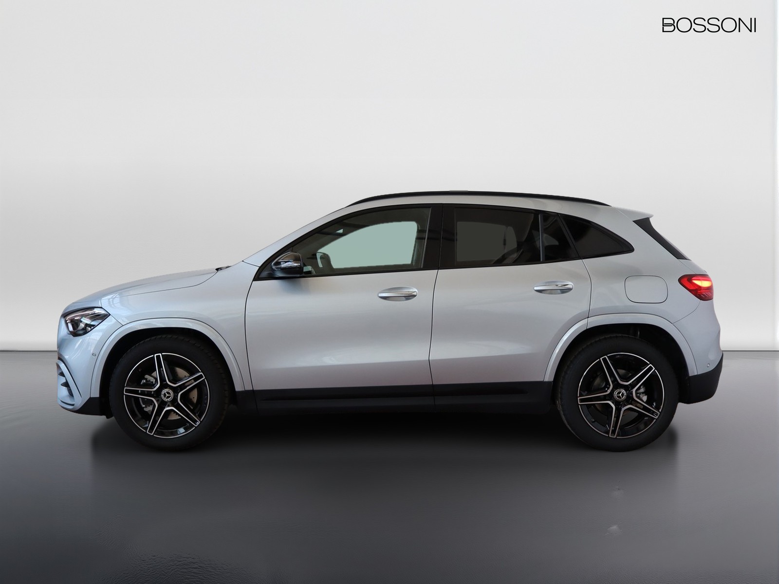 3 - Mercedes GLA 200 d amg line extra 8g-dct