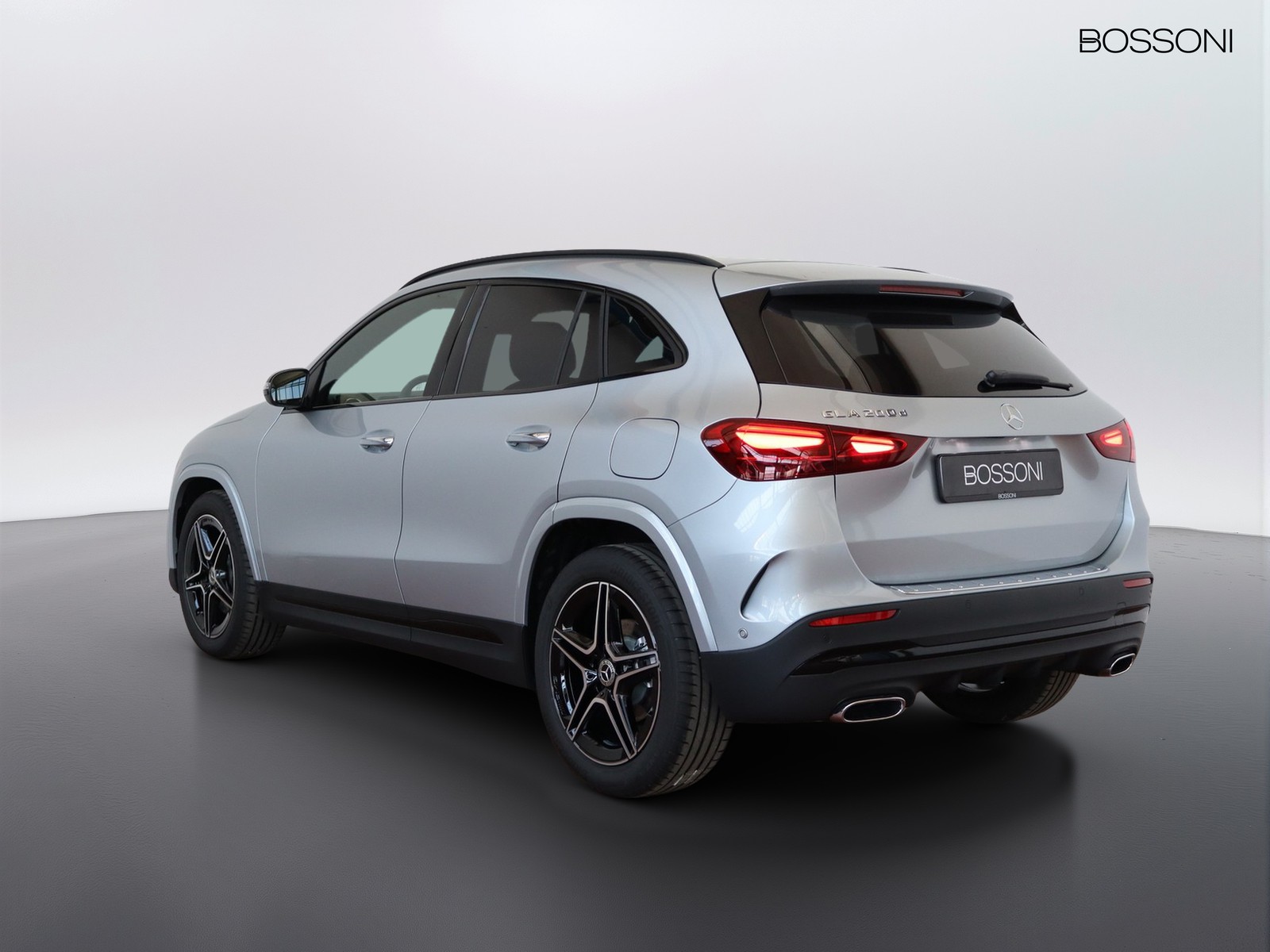 5 - Mercedes GLA 200 d amg line extra 8g-dct