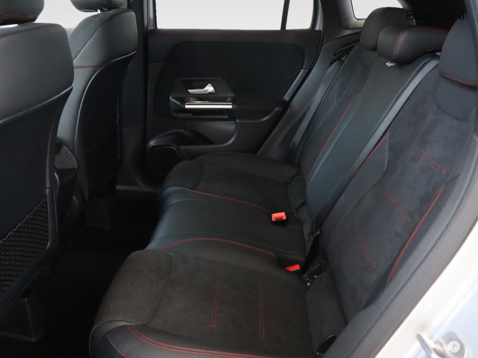 8 - Mercedes GLA 200 d amg line extra 8g-dct