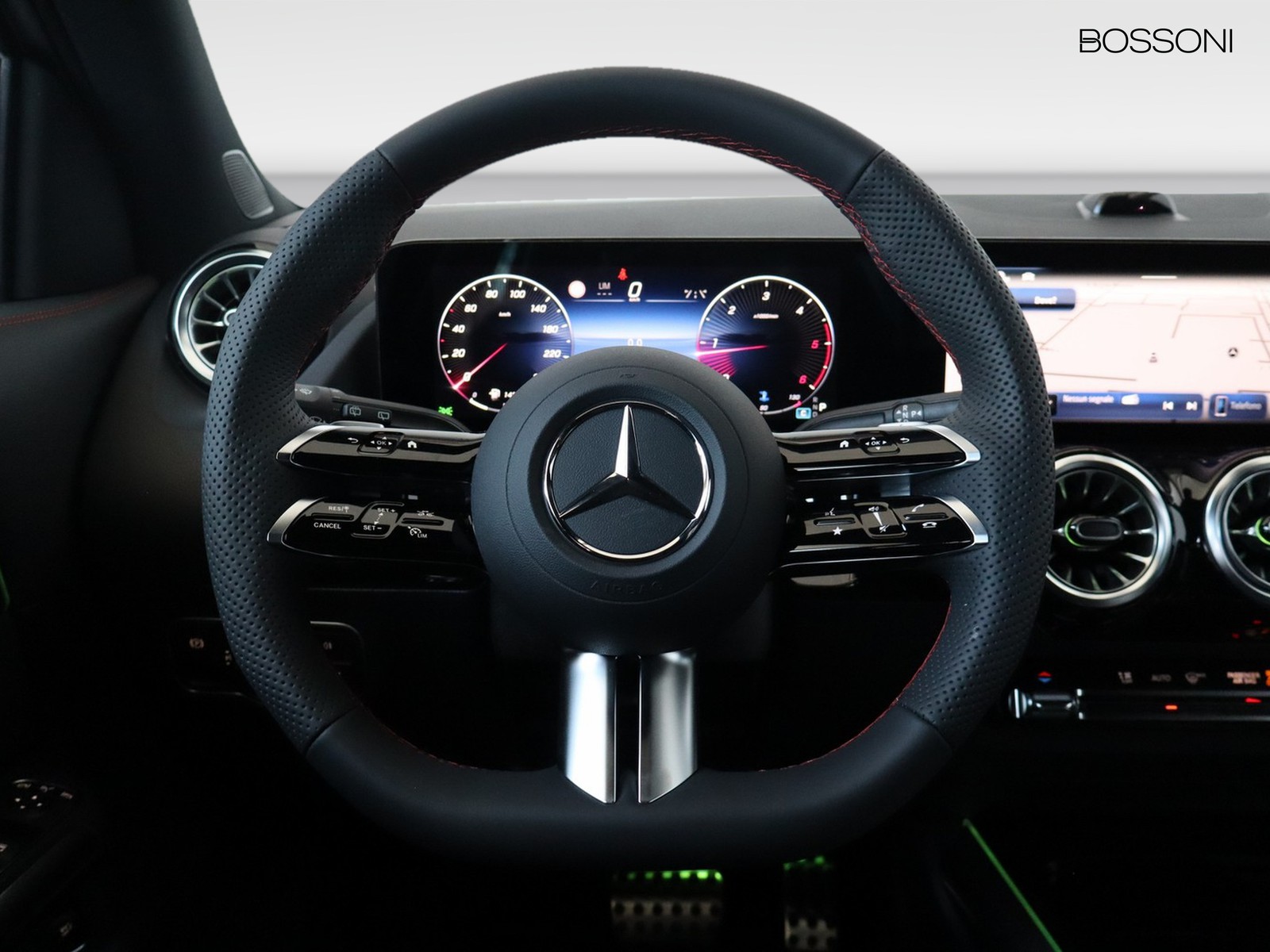 17 - Mercedes GLA 200 d amg line extra 8g-dct