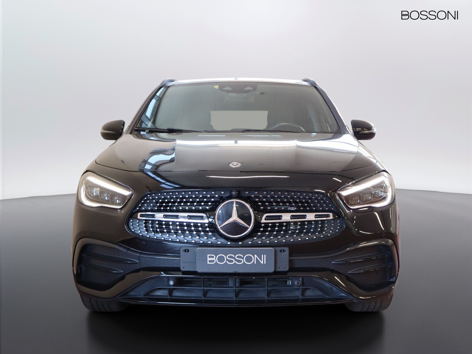 2 - Mercedes GLA 180 d premium 8g-dct