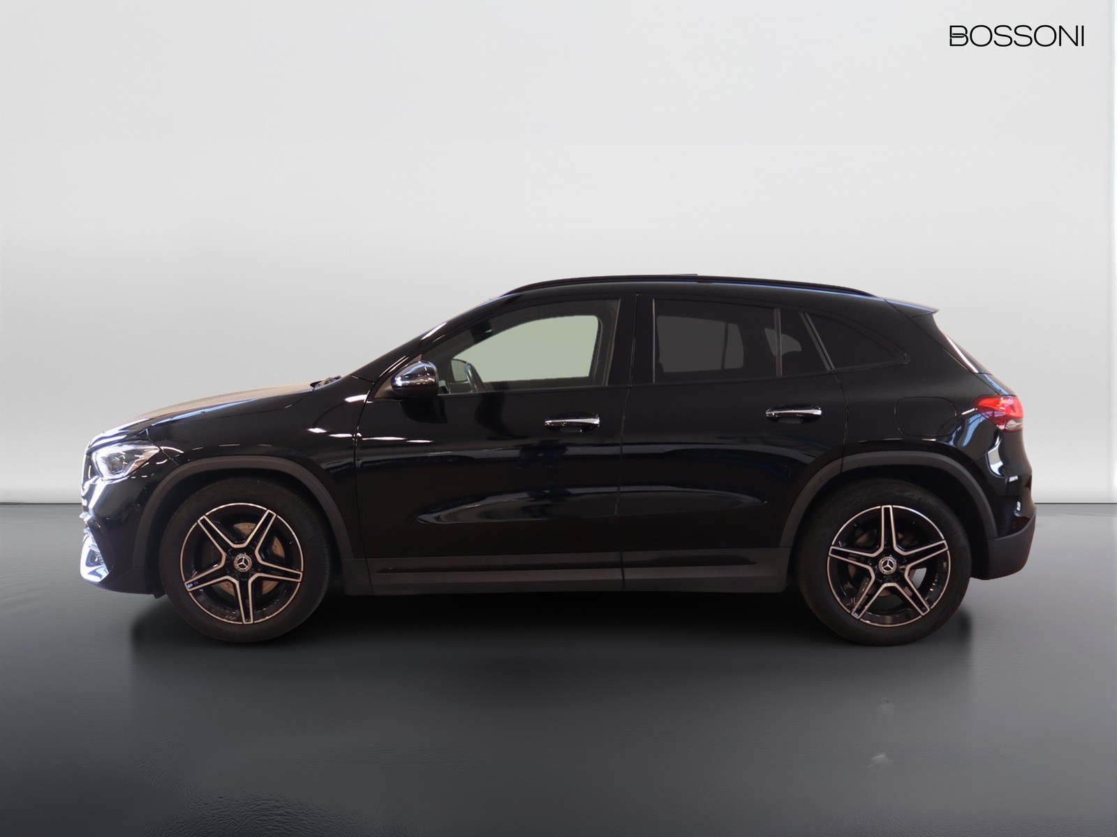 3 - Mercedes GLA 180 d premium 8g-dct