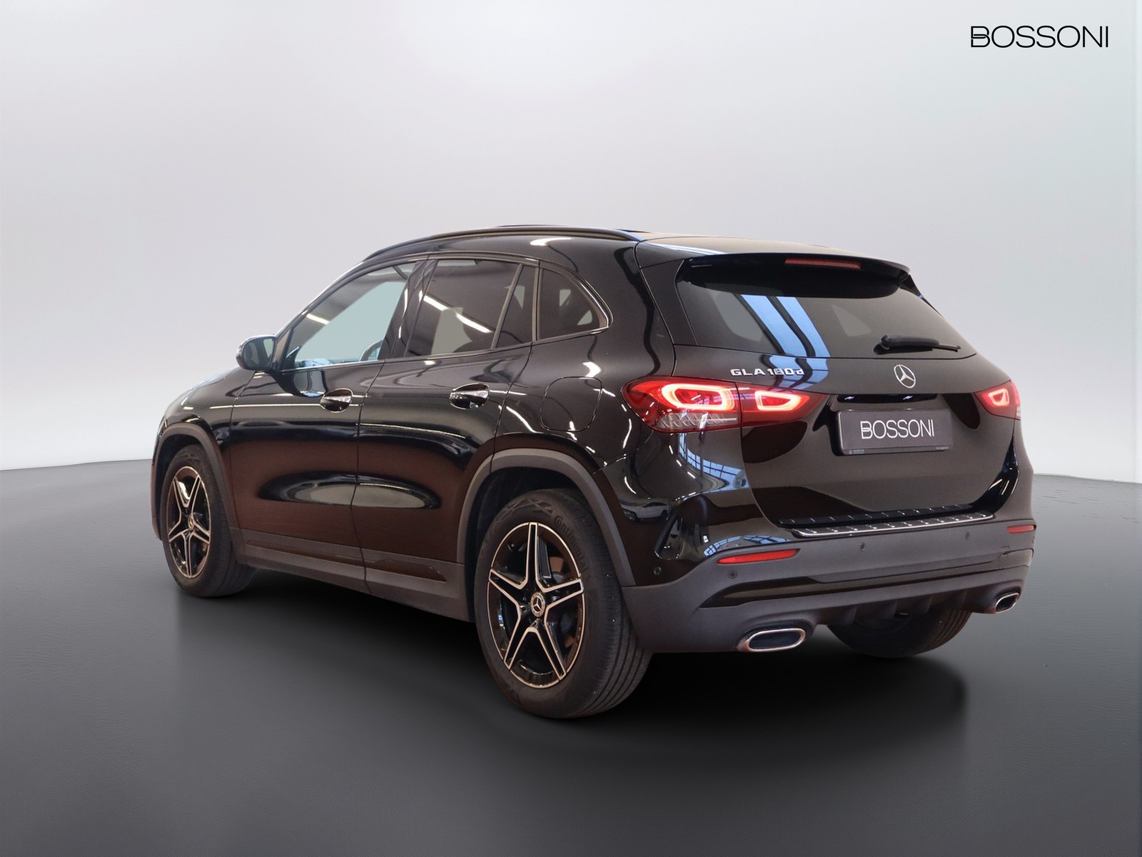5 - Mercedes GLA 180 d premium 8g-dct