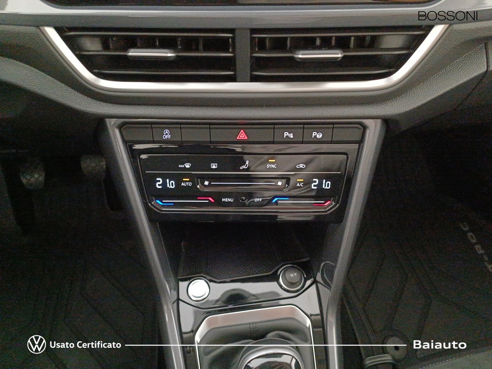 11 - Volkswagen T-Roc 1.0 tsi 110cv style