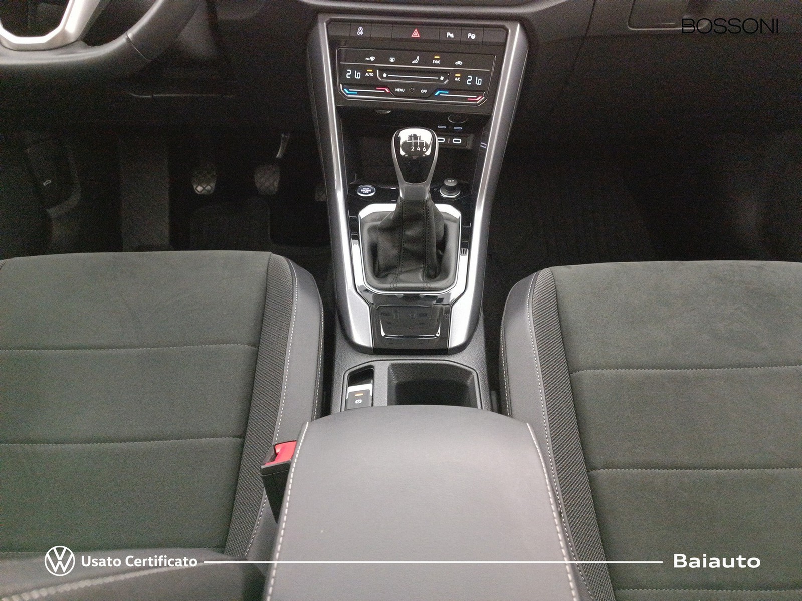 14 - Volkswagen T-Roc 1.0 tsi 110cv style
