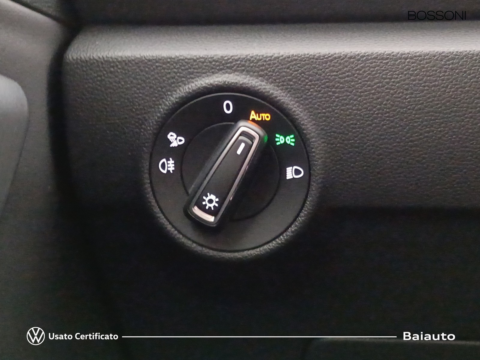 17 - Volkswagen T-Roc 1.0 tsi 110cv style