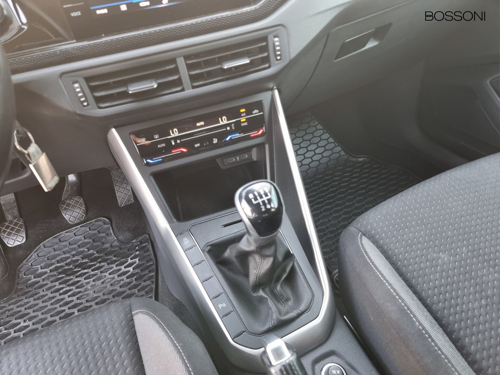 8 - Volkswagen Polo 1.0 tsi 95cv life