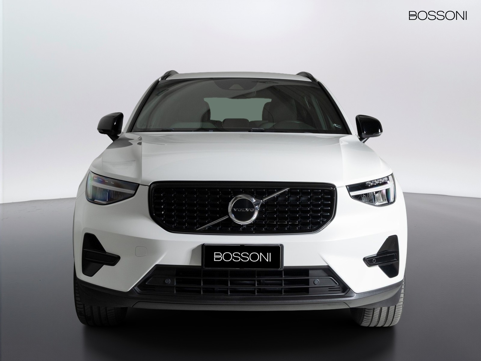 10 - Volvo XC40 1.5 t4 recharge plug-in-hybrid plus dark automatico