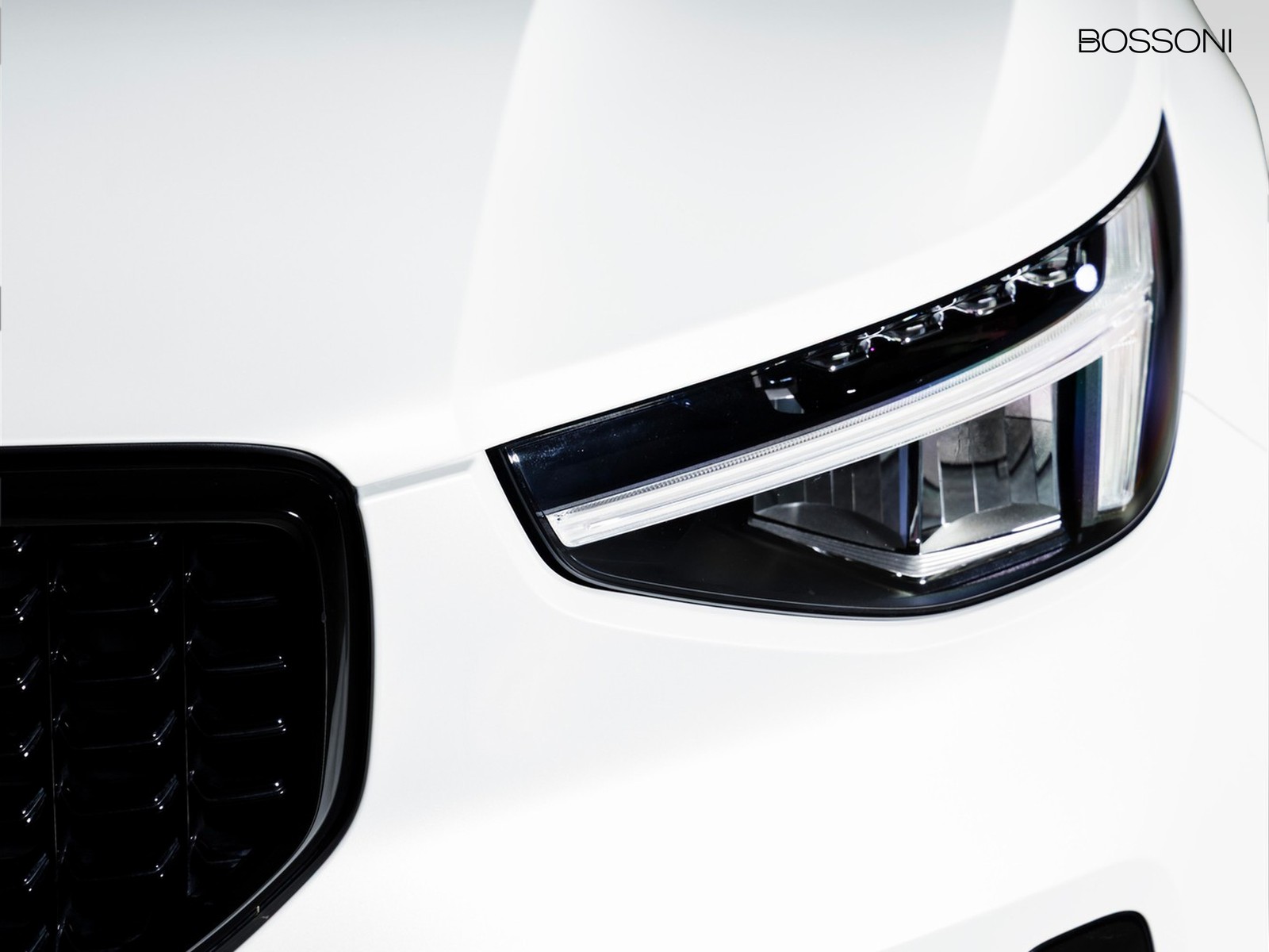 14 - Volvo XC40 1.5 t4 recharge plug-in-hybrid plus dark automatico