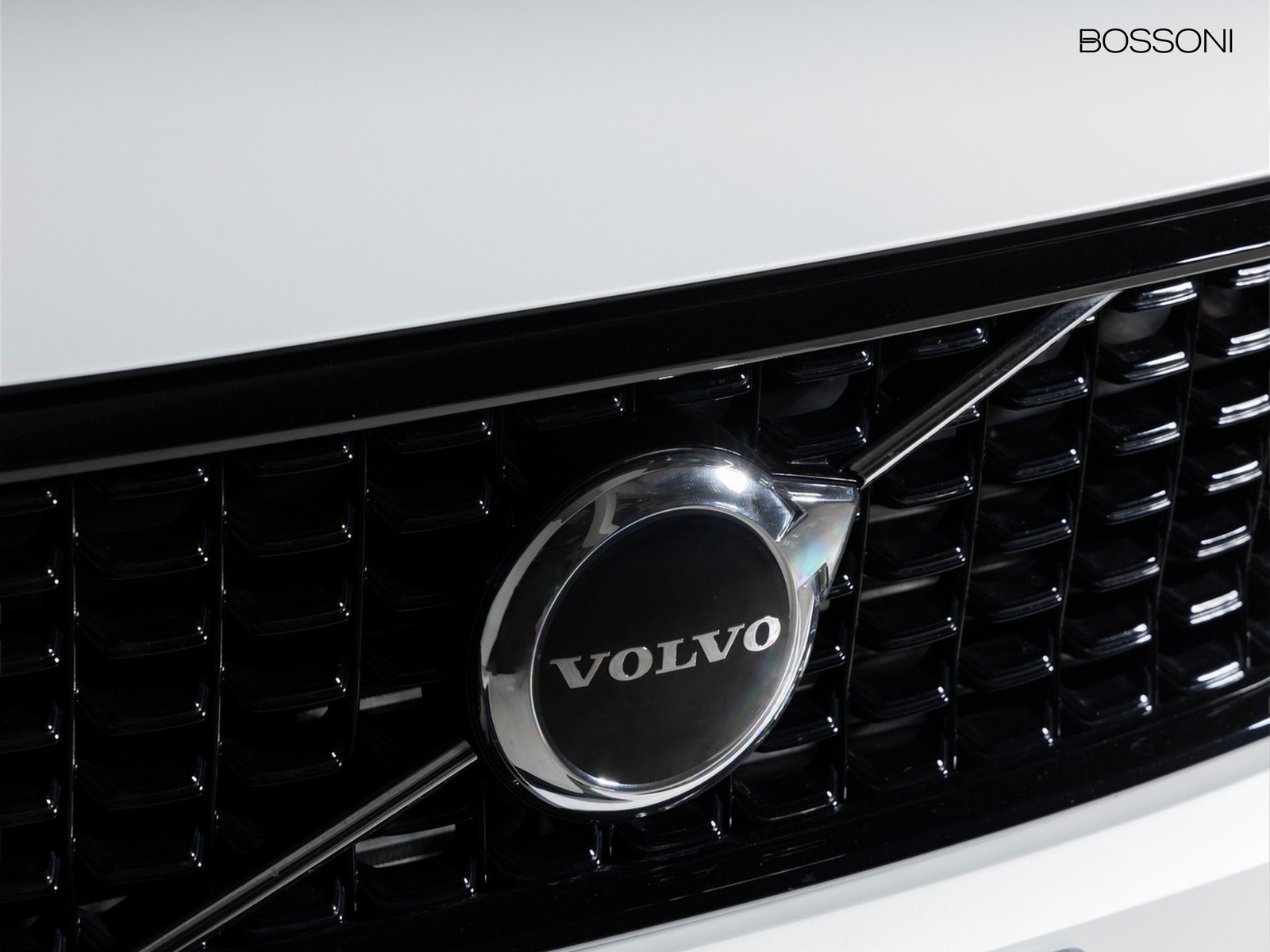 16 - Volvo XC40 1.5 t4 recharge plug-in-hybrid plus dark automatico