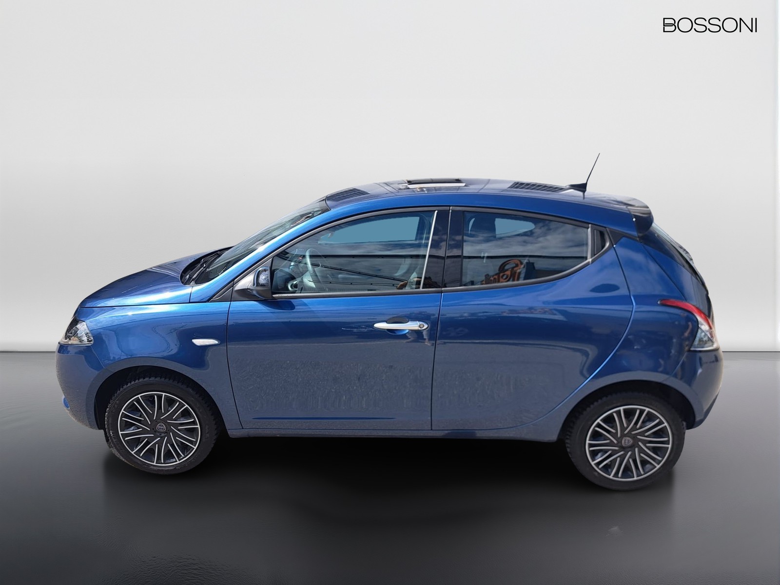 3 - Lancia Ypsilon 1.0 firefly hybrid 70cv gold s&s