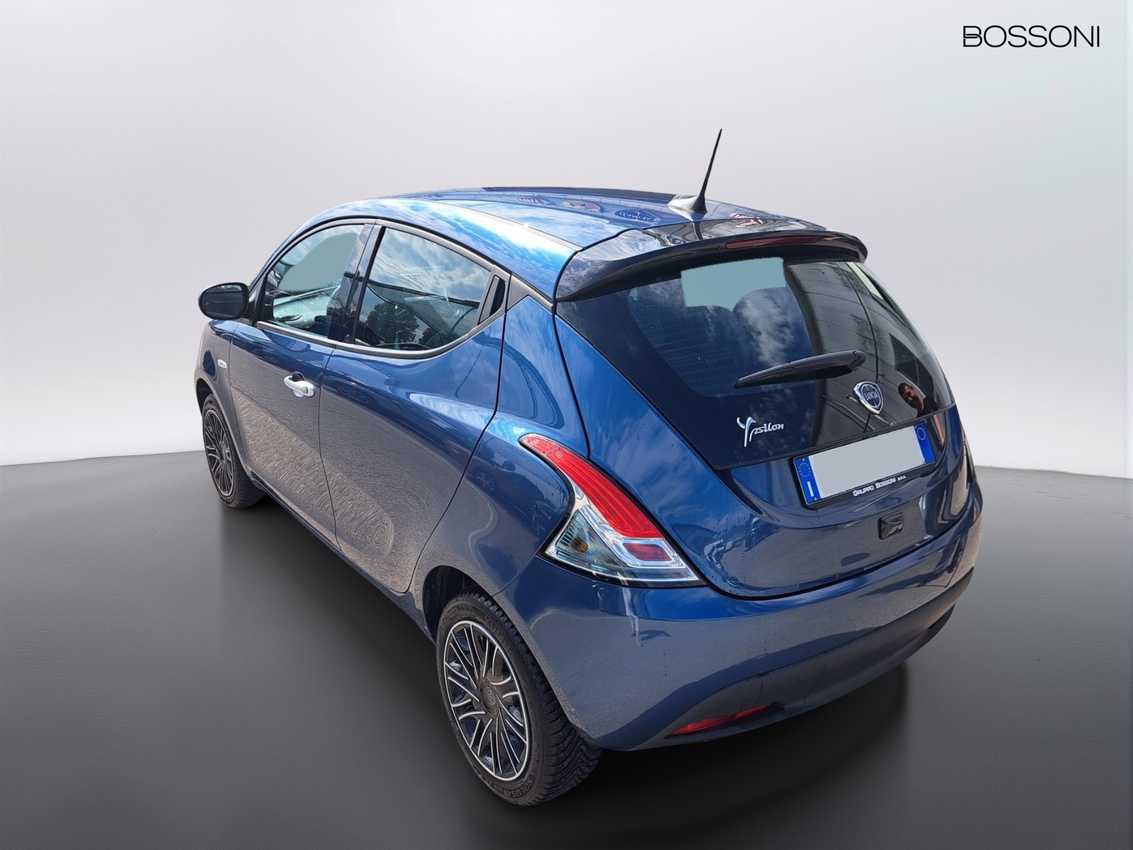 4 - Lancia Ypsilon 1.0 firefly hybrid 70cv gold s&s