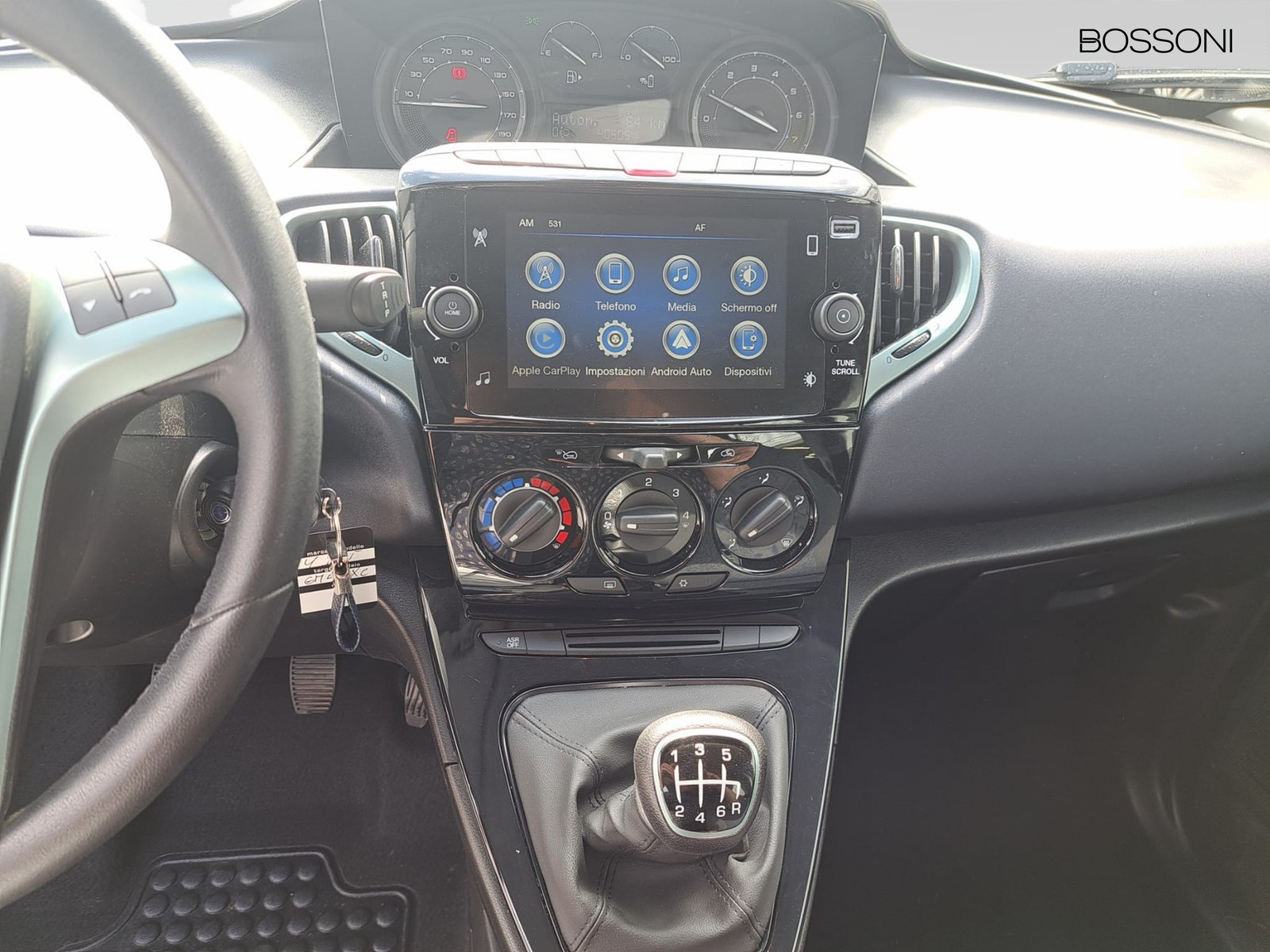 9 - Lancia Ypsilon 1.0 firefly hybrid 70cv gold s&s