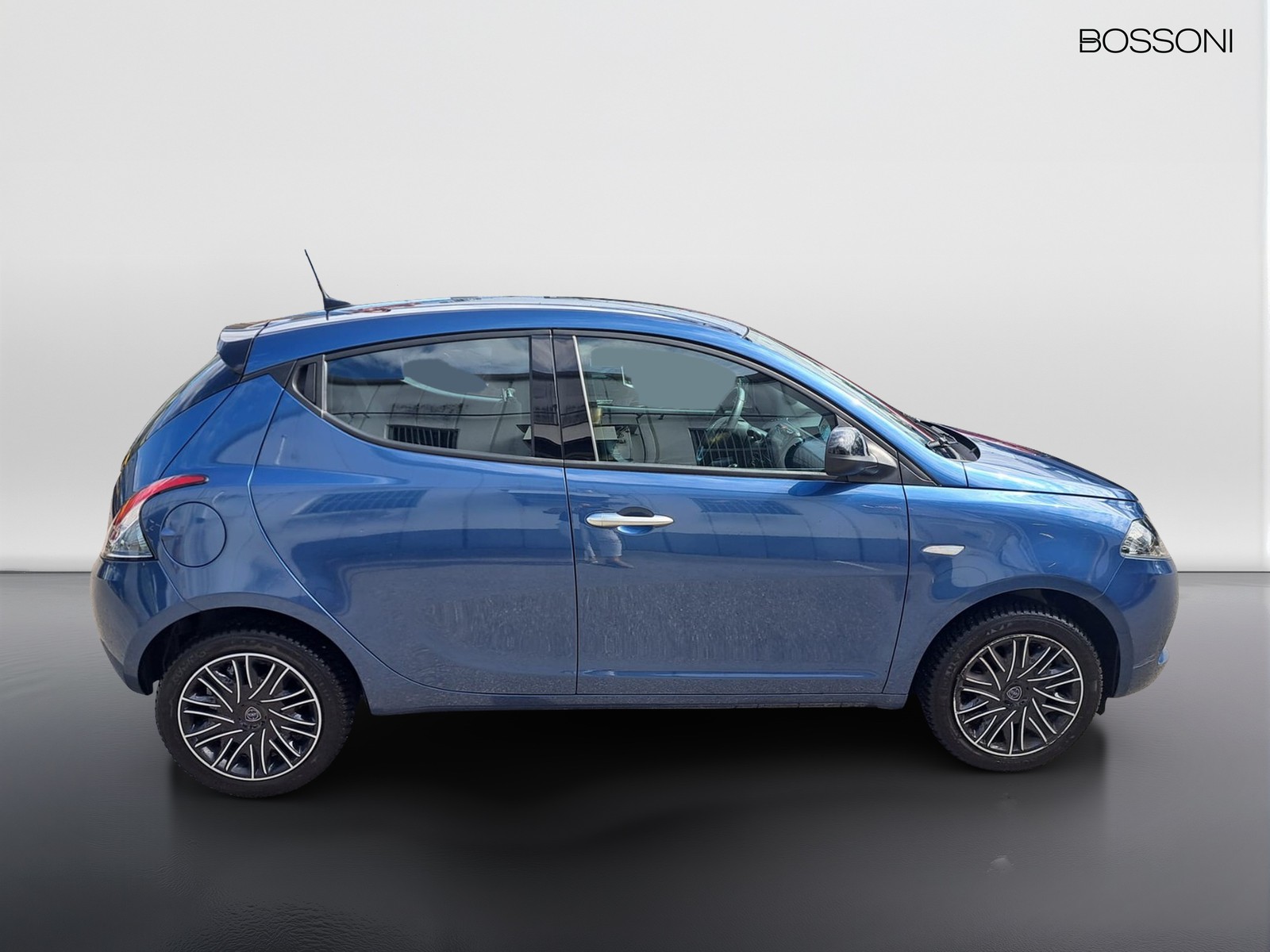 17 - Lancia Ypsilon 1.0 firefly hybrid 70cv gold s&s