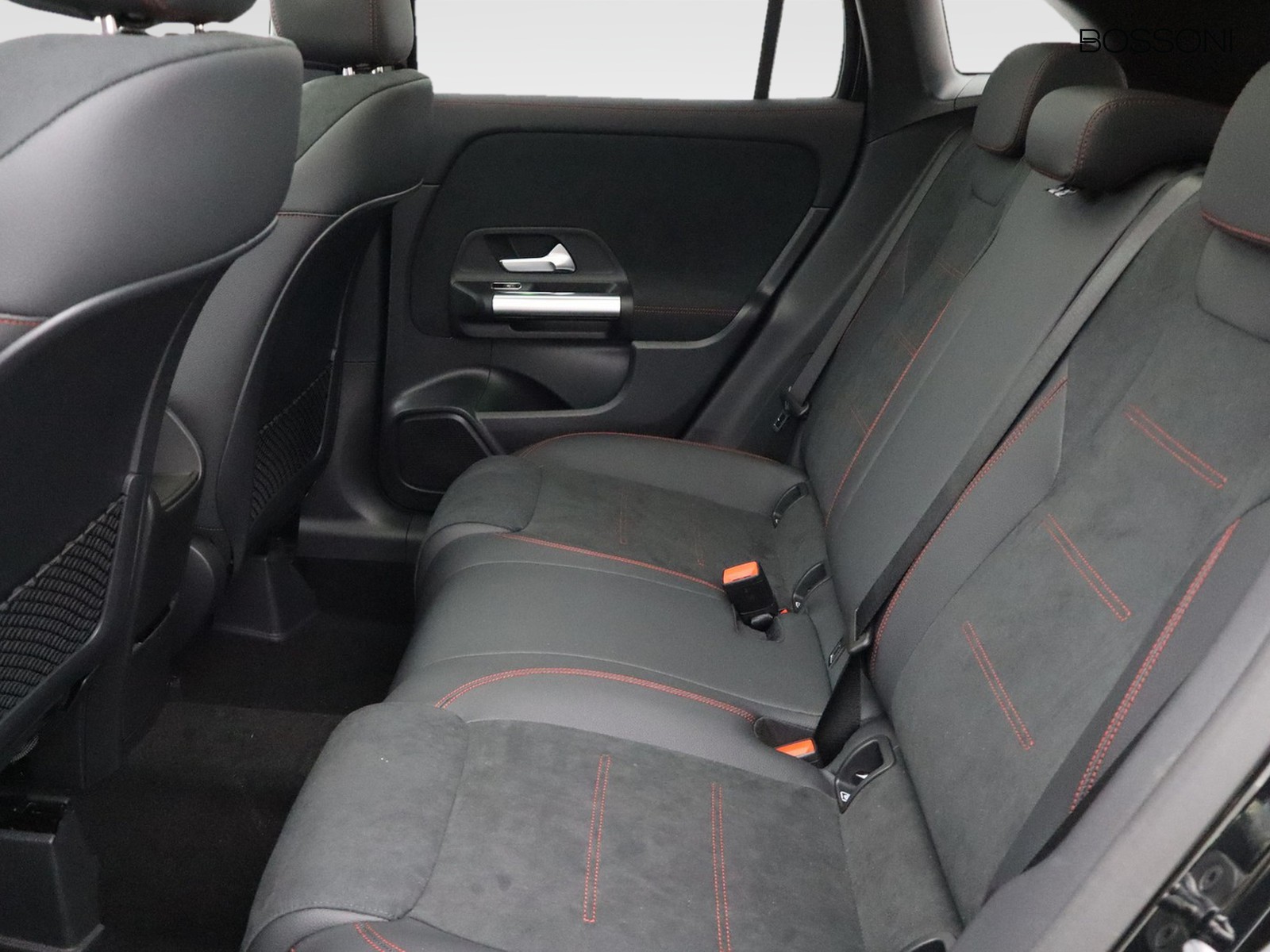 8 - Mercedes GLA 200 d amg line extra 8g-dct