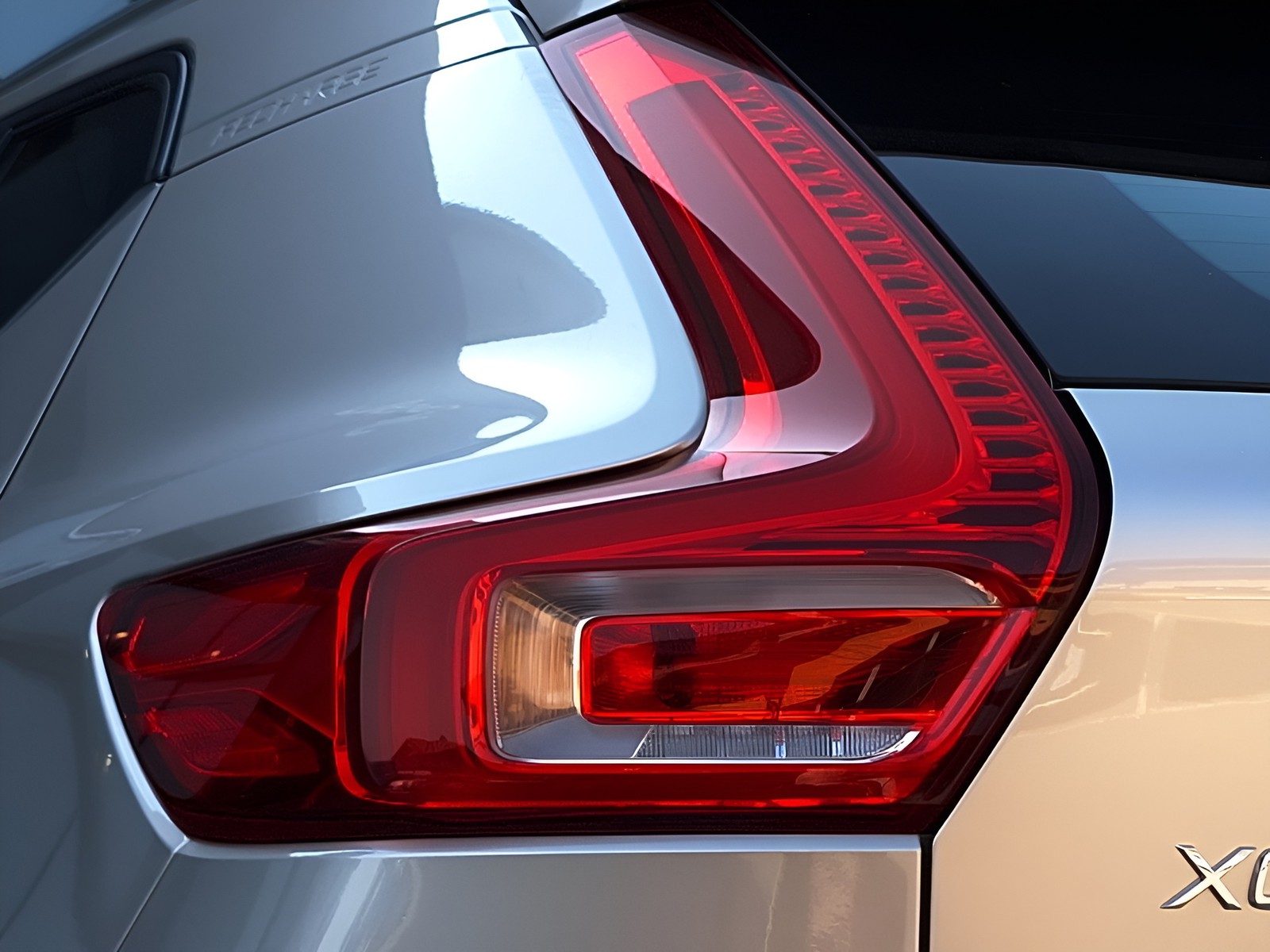 16 - Volvo XC40 1.5 t5 recharge plug-in-hybrid core automatico