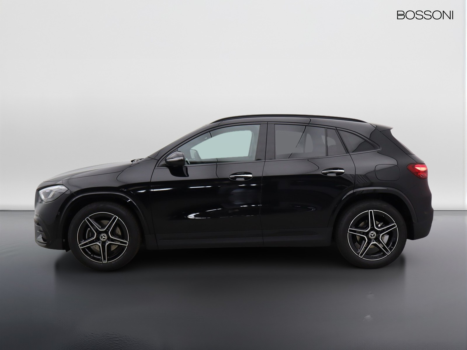 3 - Mercedes GLA 200 d amg line extra 8g-dct